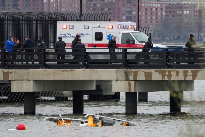 NYC sightseeing helicopter likely hit birds before its fatal plunge into Hudson River, report shows