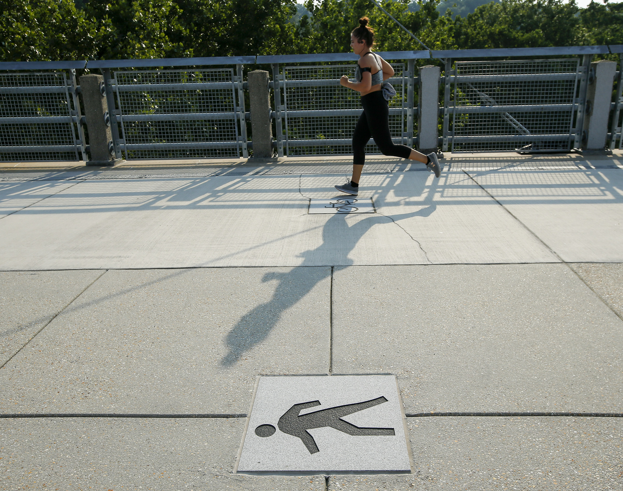 That ‘curious’ lane switch in the middle of the Manayunk Bridge? Planners say it’s on purpose.