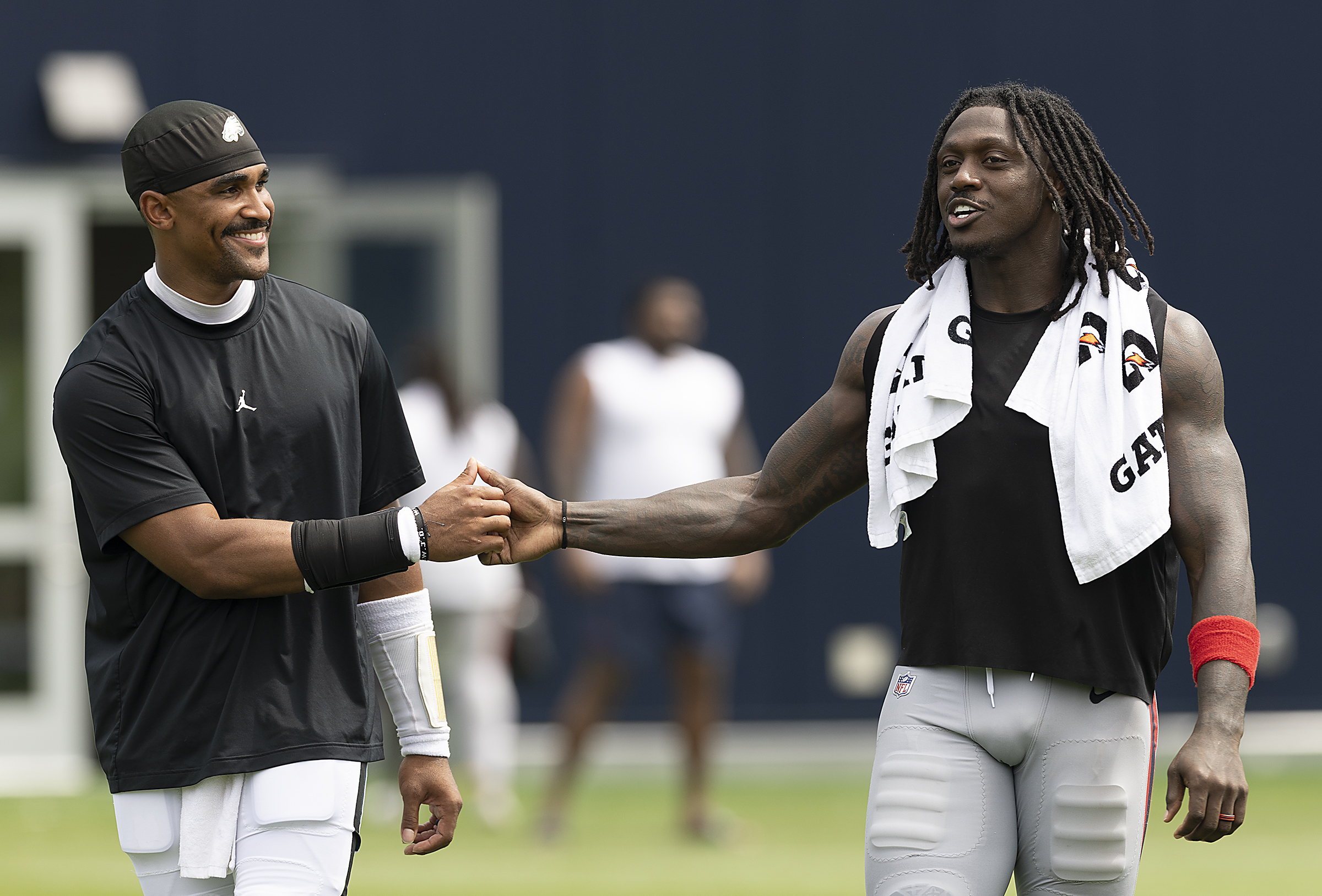 Jalen Hurts, A.J. Brown connect at Eagles-Patriots joint practices, quieting talk of rift