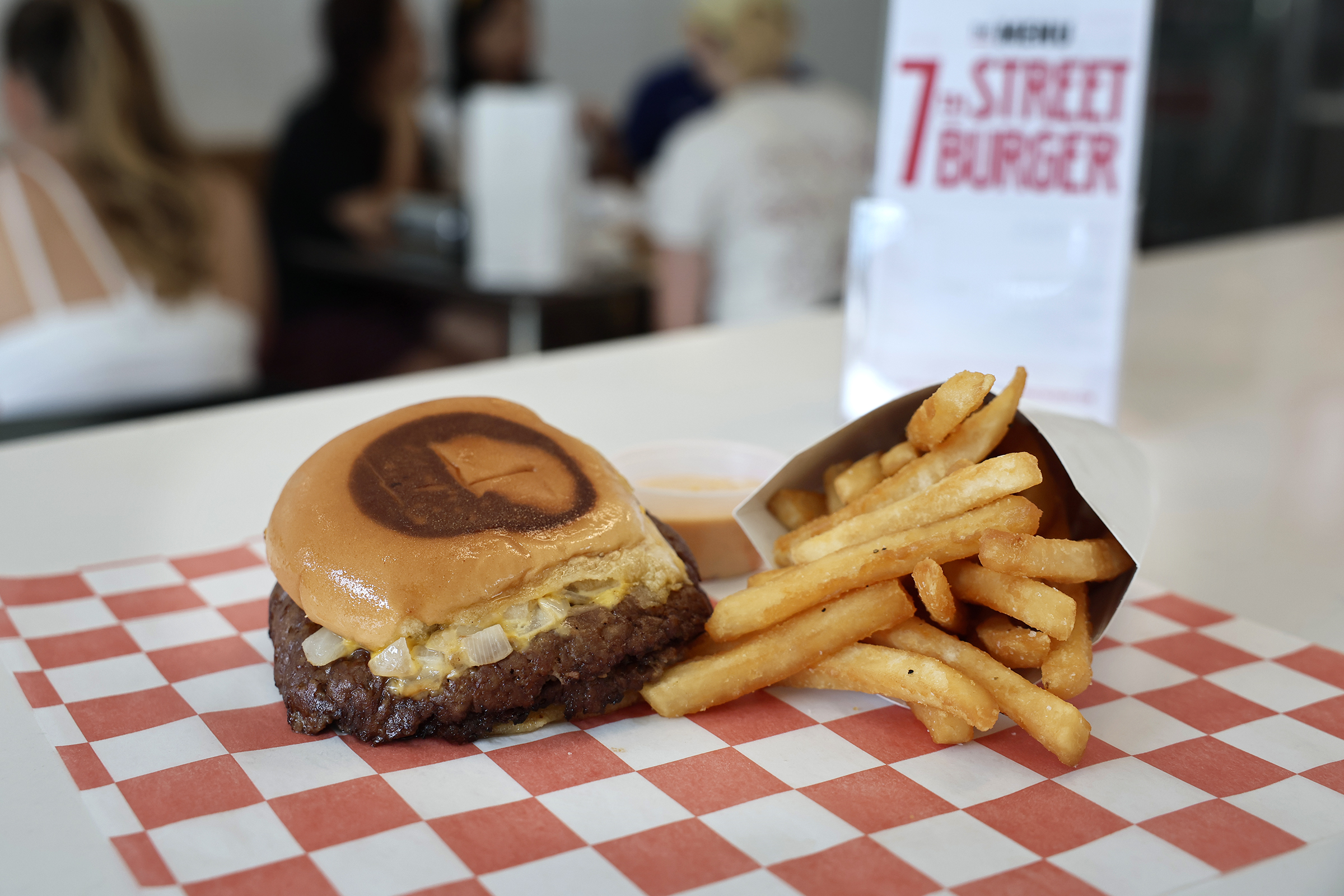 7th Street Burger, an NYC-based chain, opens its first Philly location
