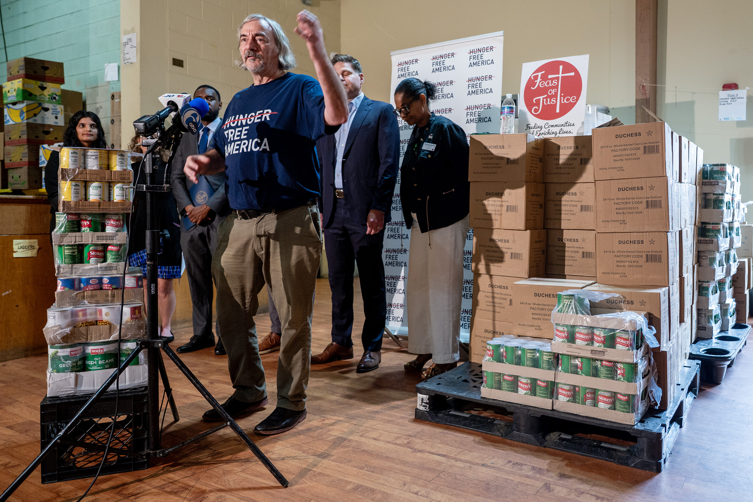 National hunger fighter visits Northeast Philly to criticize ‘a dangerous double whammy’ of SNAP cuts and rising prices