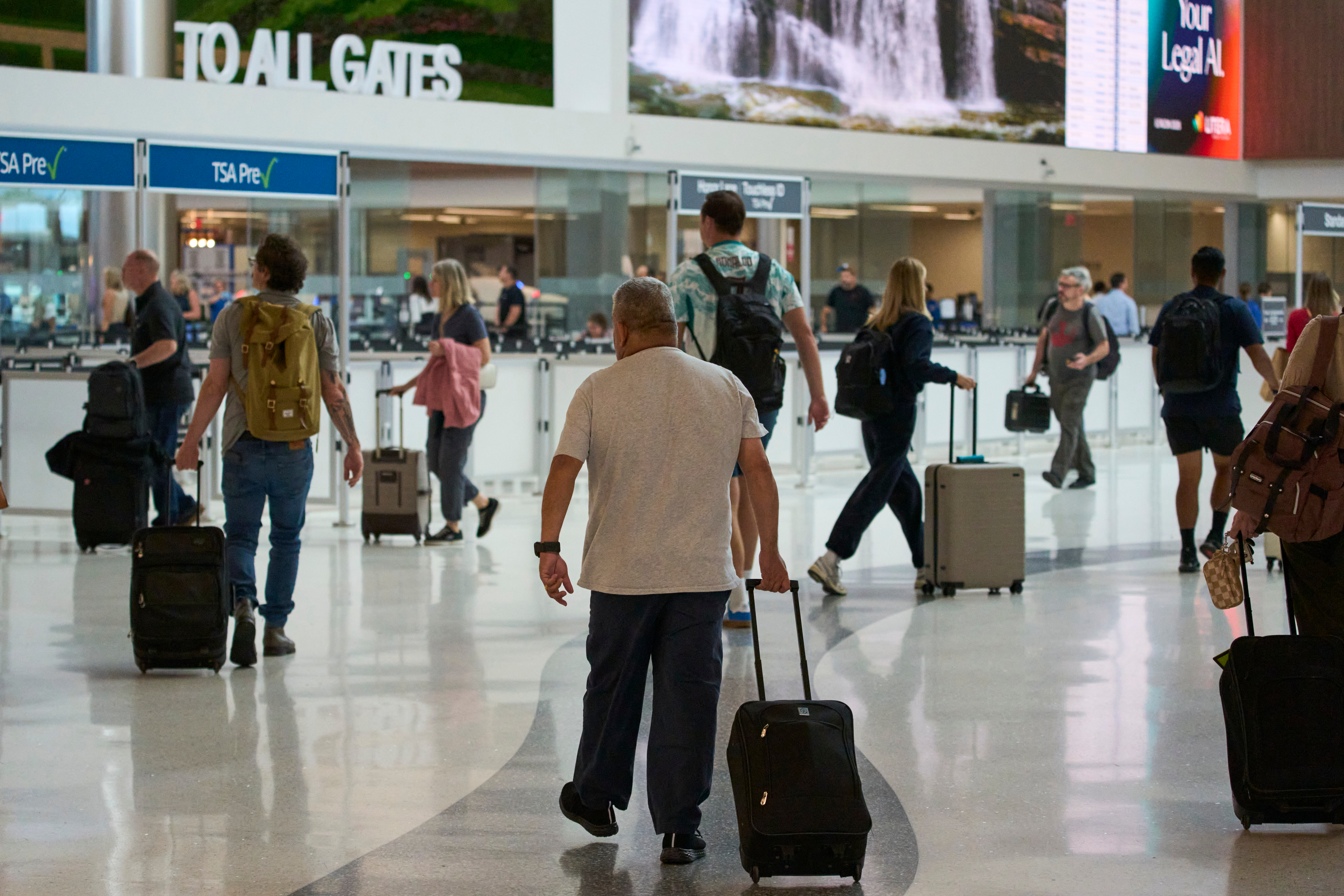Governor joins push to rename airport for Dolly Parton