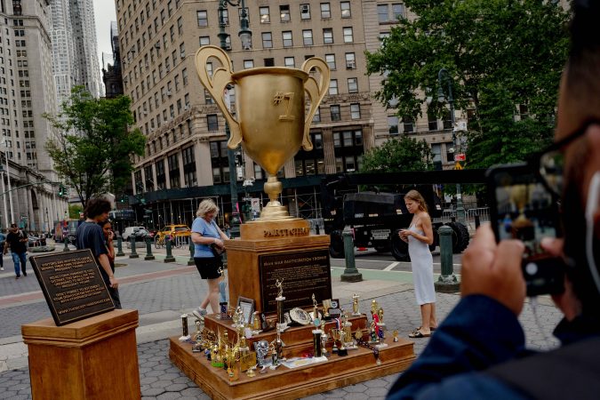 ‘Iran War Participation Trophy’ mocking Trump arrives in New York
