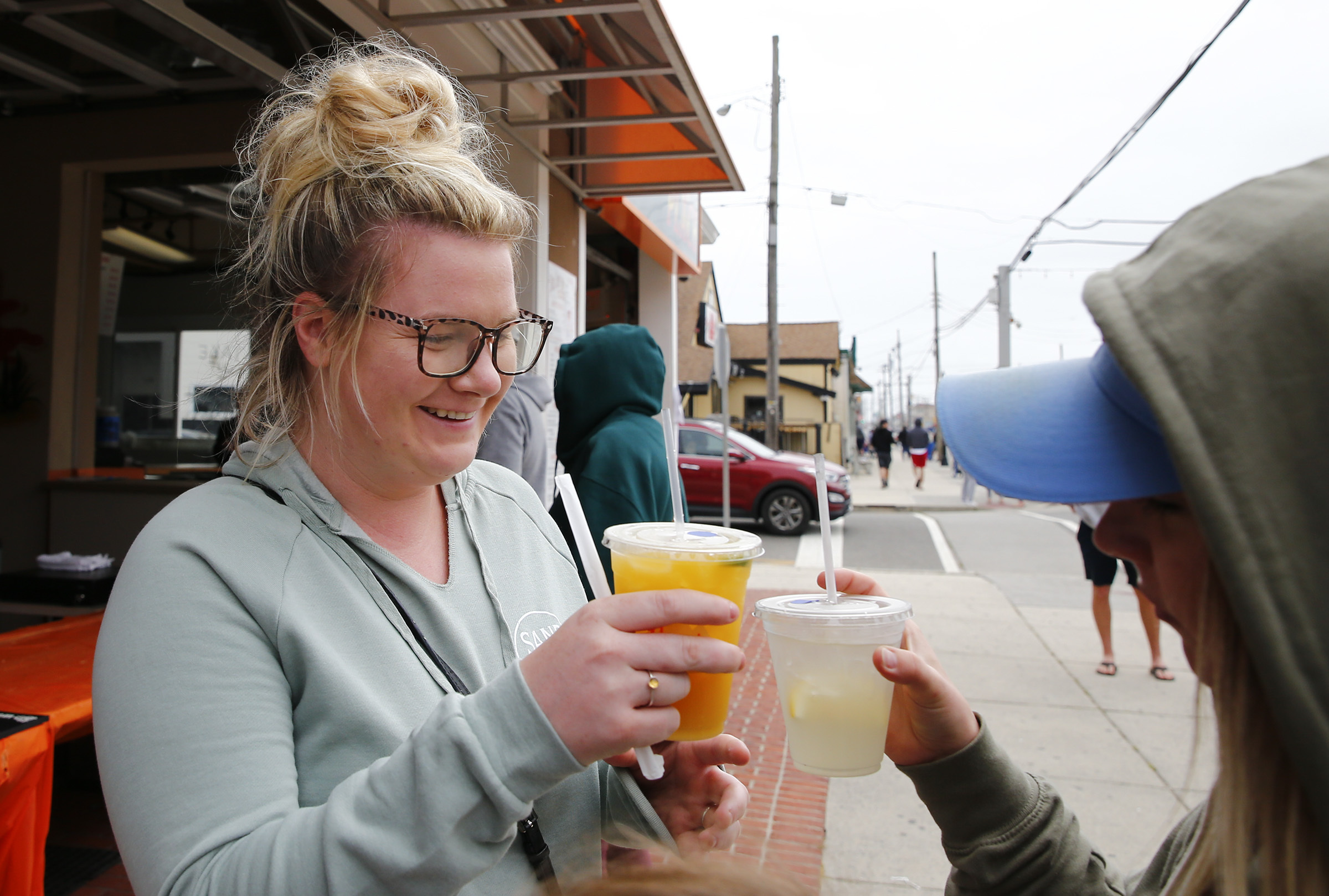 New Jersey permanently allows the sale and delivery of to-go alcoholic beverages