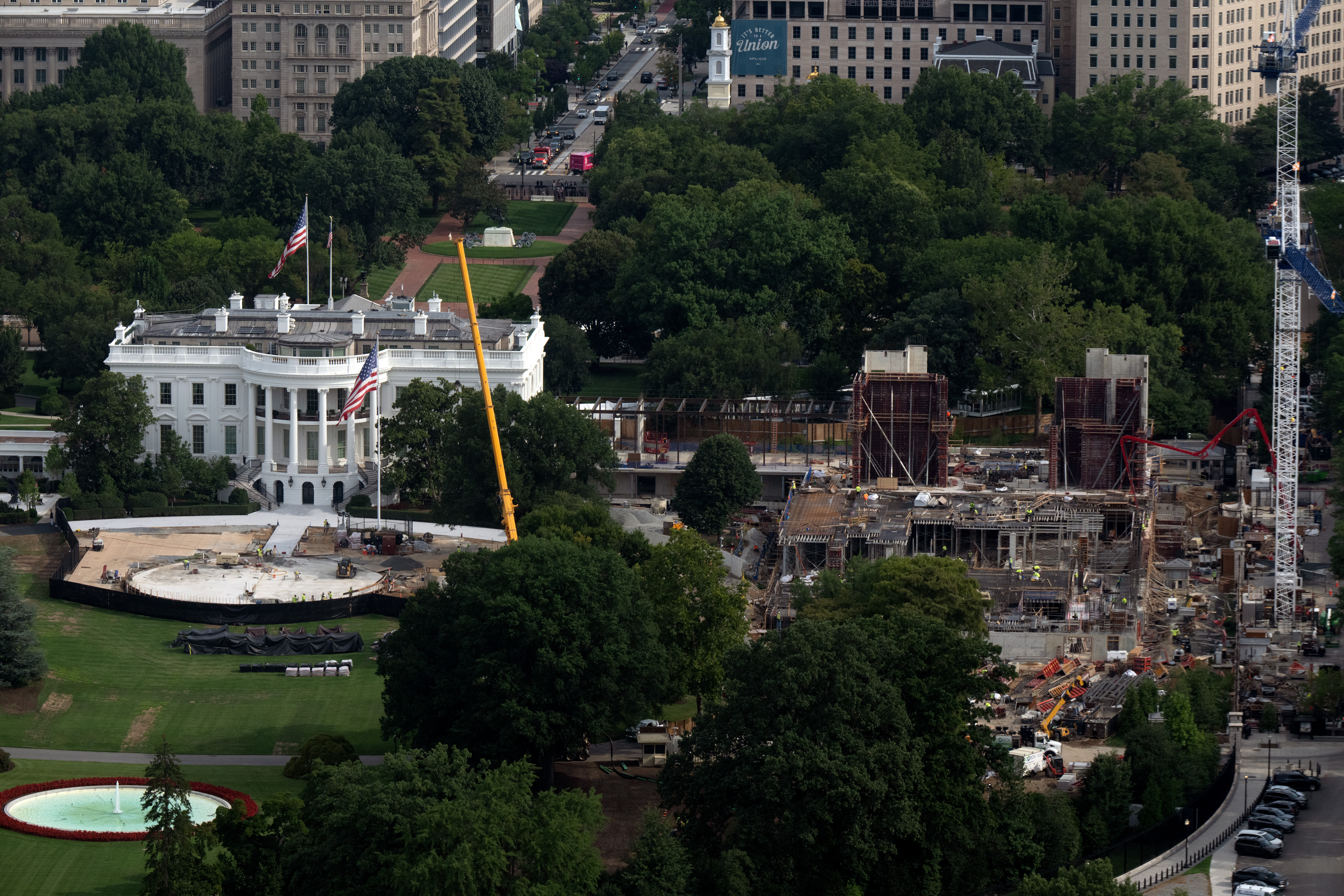 Trump administration set to spend at least $900 million on White House construction