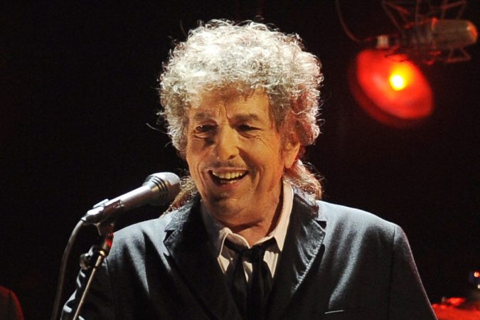 Bob Dylan and his ever-changing band sang in the shadows at the Highmark Mann