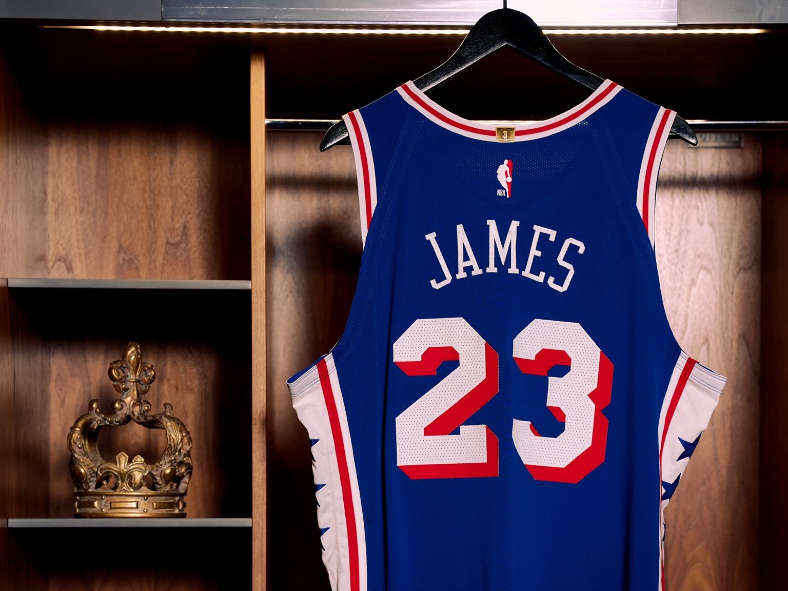 LeBron James’ jersey is a hot commodity. But, no, people aren’t stealing them from Dick’s Sporting Goods locations
