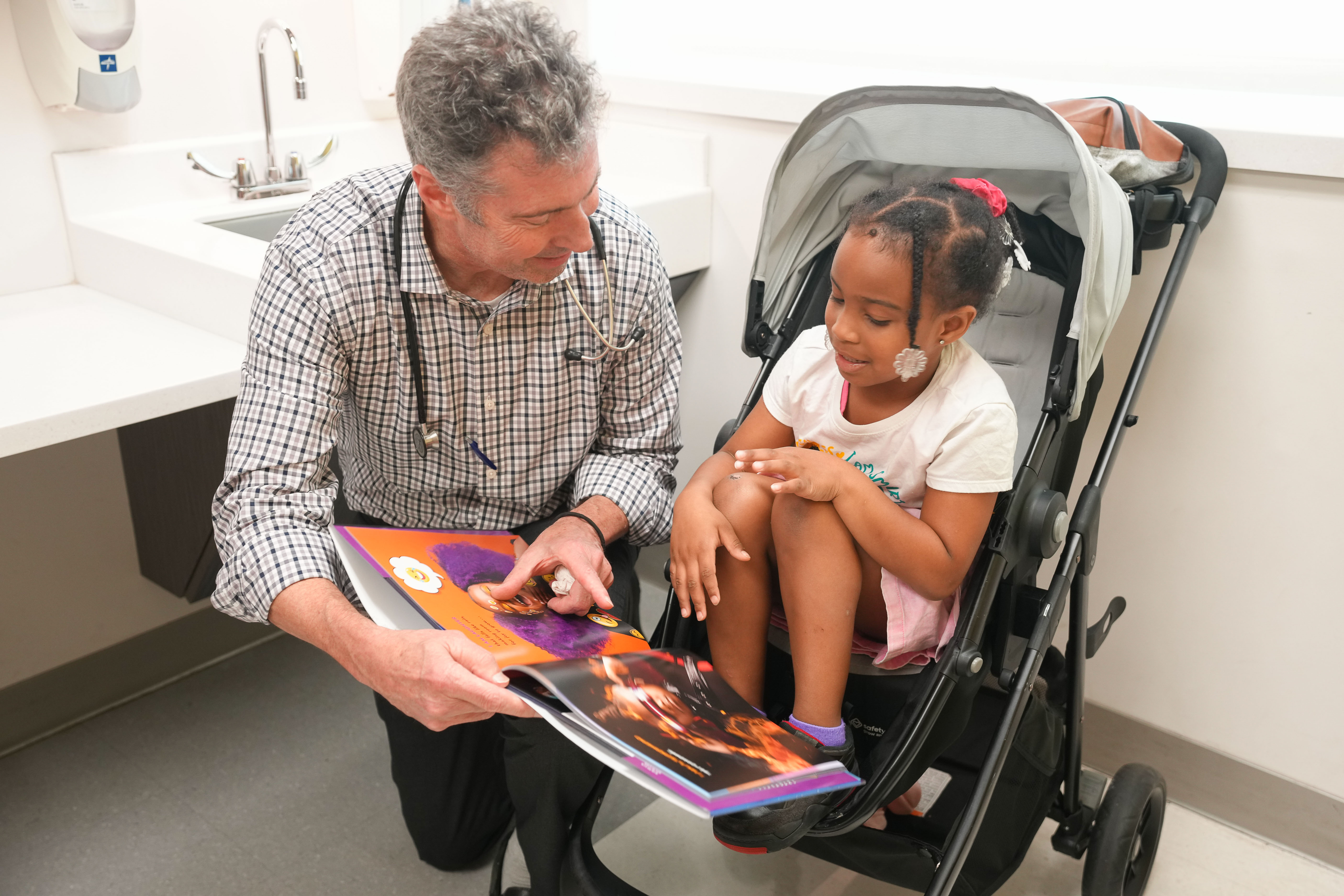 To boost literacy, pediatricians are prescribing books to children