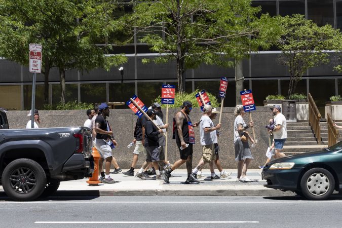 Peco contract negotiations continue as union members remain on strike