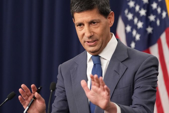 Fed leaves interest rate unchanged but with 3 dissents as Warsh praises ‘good family fight’