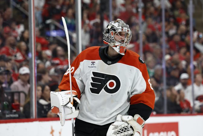Flyers believe Dan Vladař ‘dodged a bullet,’ list the netminder as ‘day-to-day’ with an upper-body injury