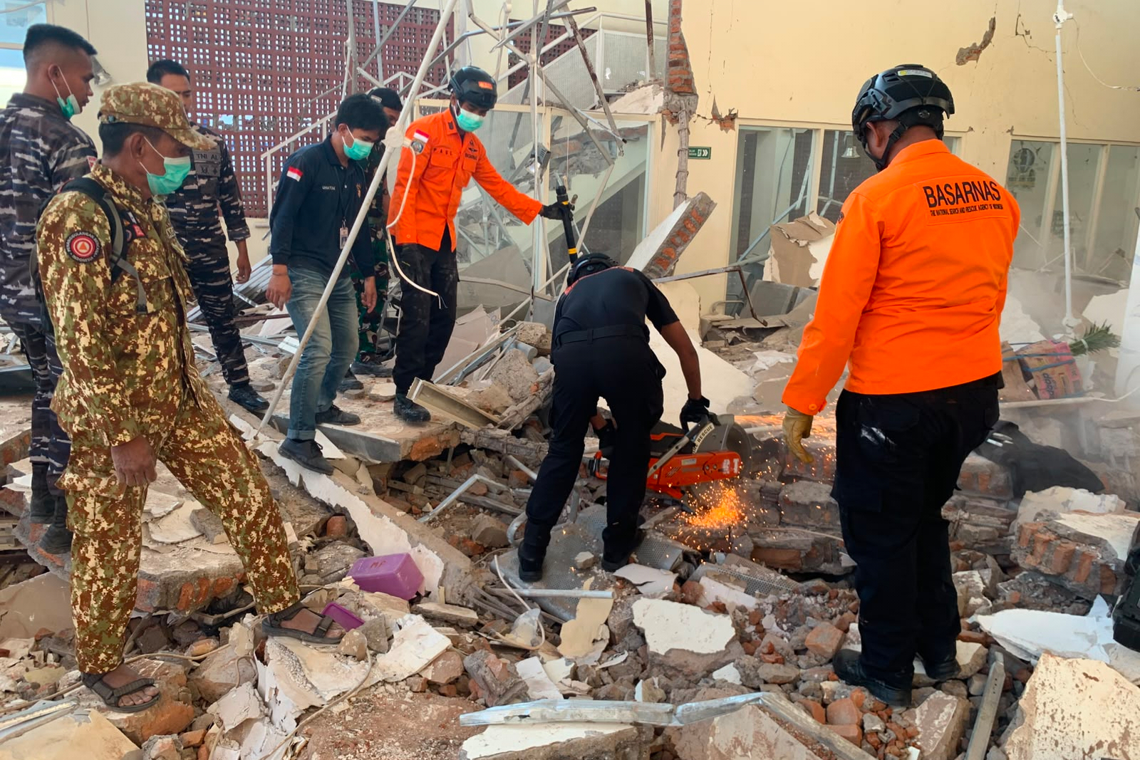 Magnitude 7.7 earthquake strikes off Indonesia’s coast, killing at least 47 and toppling buildings