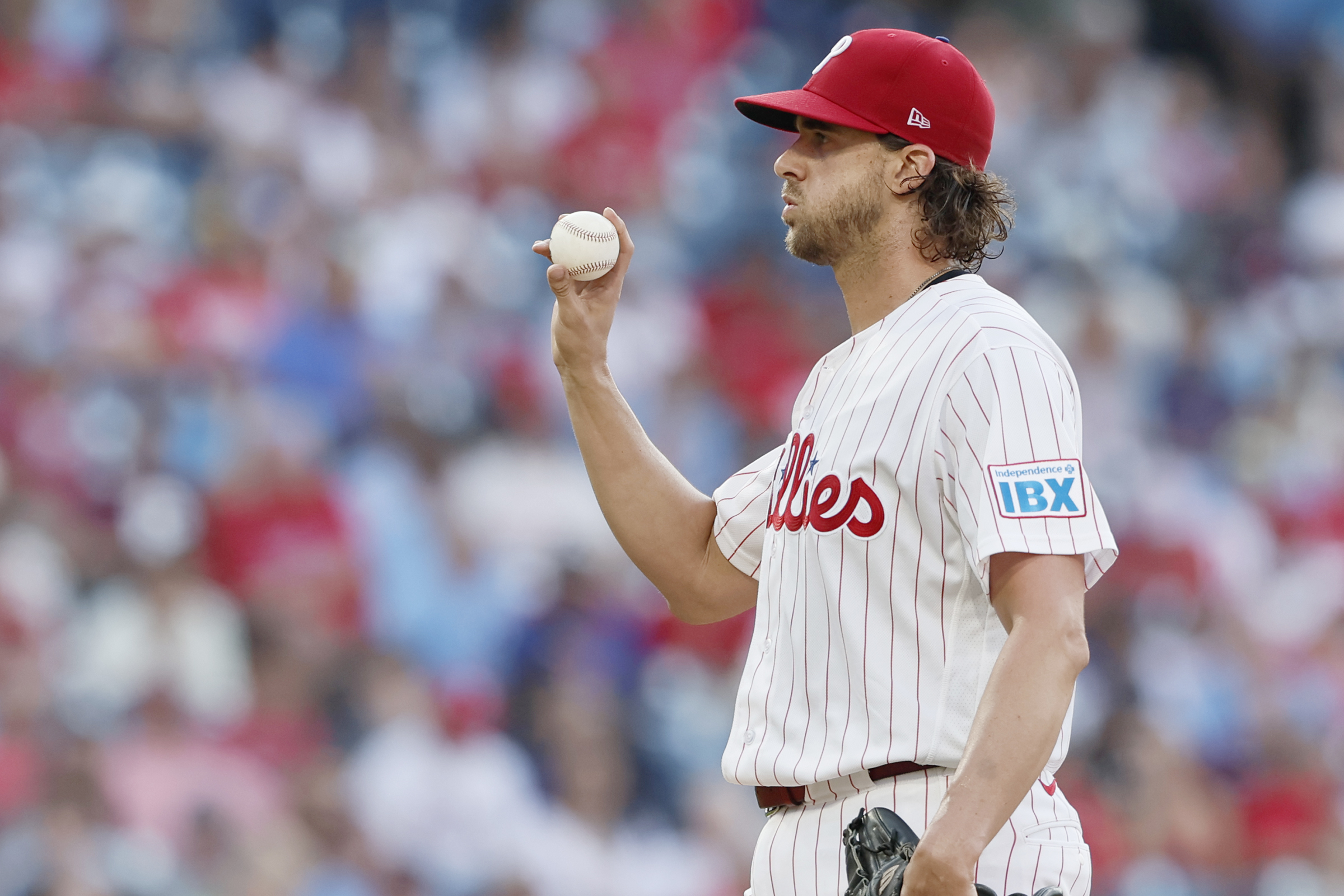 Aaron Nola’s strong August continues in leading Phillies to their sixth straight win