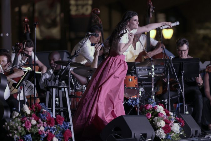Amid a heat wave, Philly Pops and Idina Menzel played music that arrived like a balm on Independence Mall