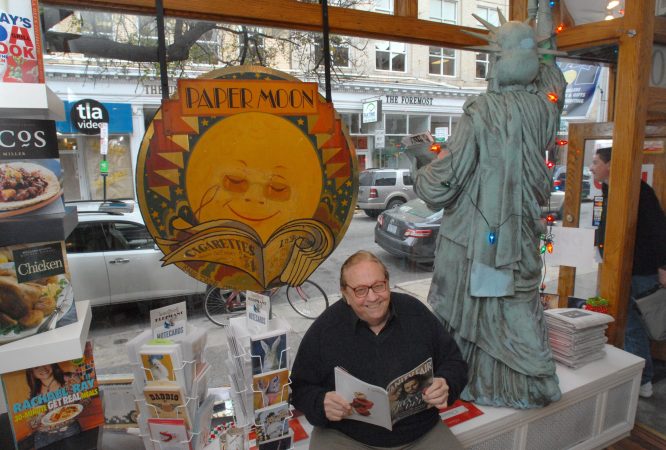 Bill Curry, who helped make South Street a destination with Copabanana and Cafe Nola, has died at 85