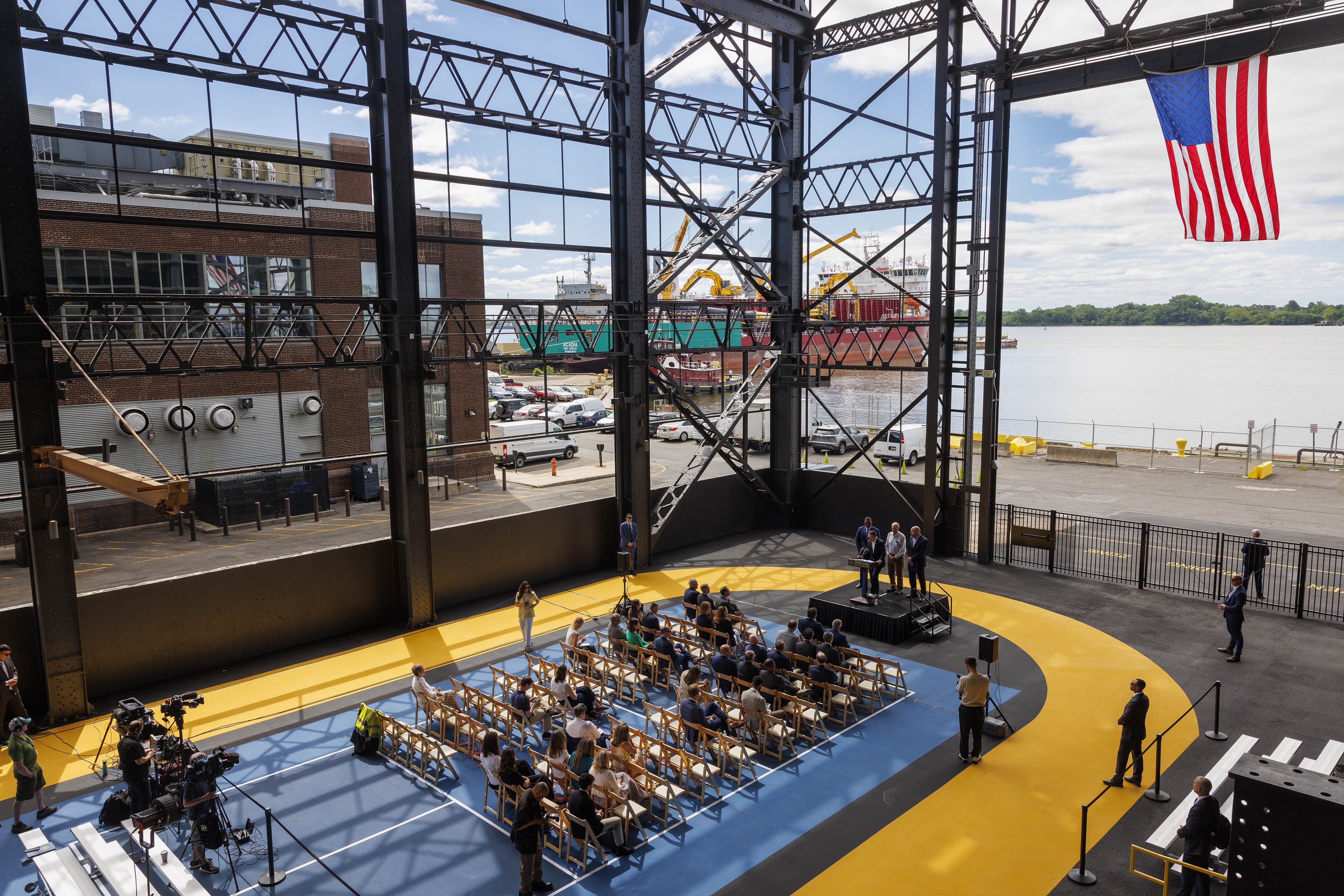 Urban Outfitters plans to hire 1,000 at Navy Yard and new Bucks County facility