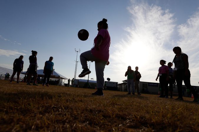 Thousands of immigrant children losing legal representation