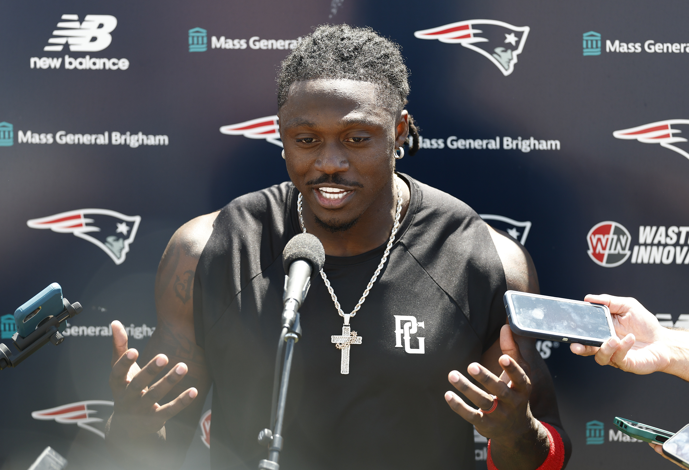 ‘Better’ and ‘faster’ A.J. Brown was dominant in a joint practice vs. the Eagles, for whom he still professes his love