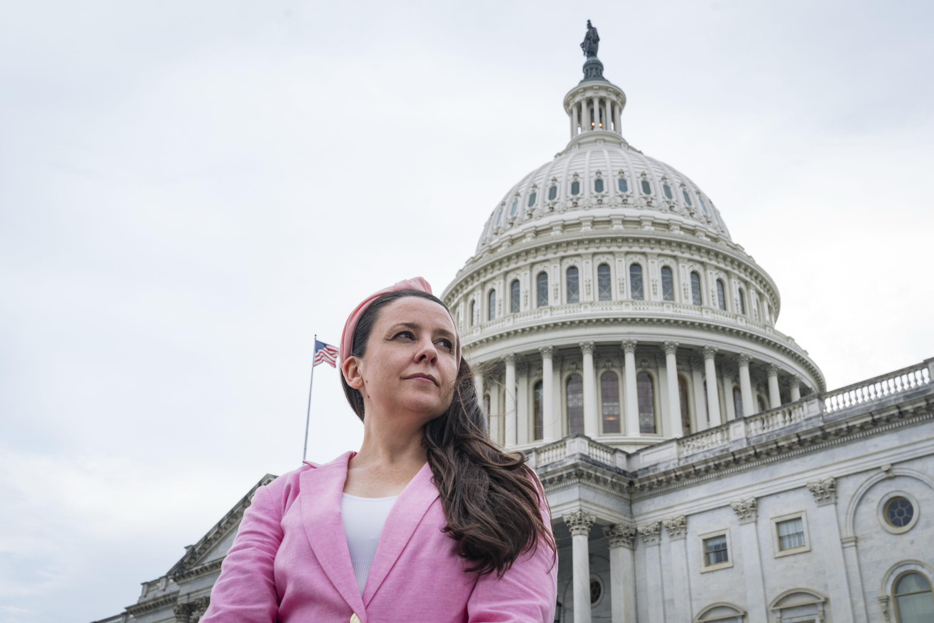 Ms. Rachel goes to Washington, carrying letters from children in ICE custody