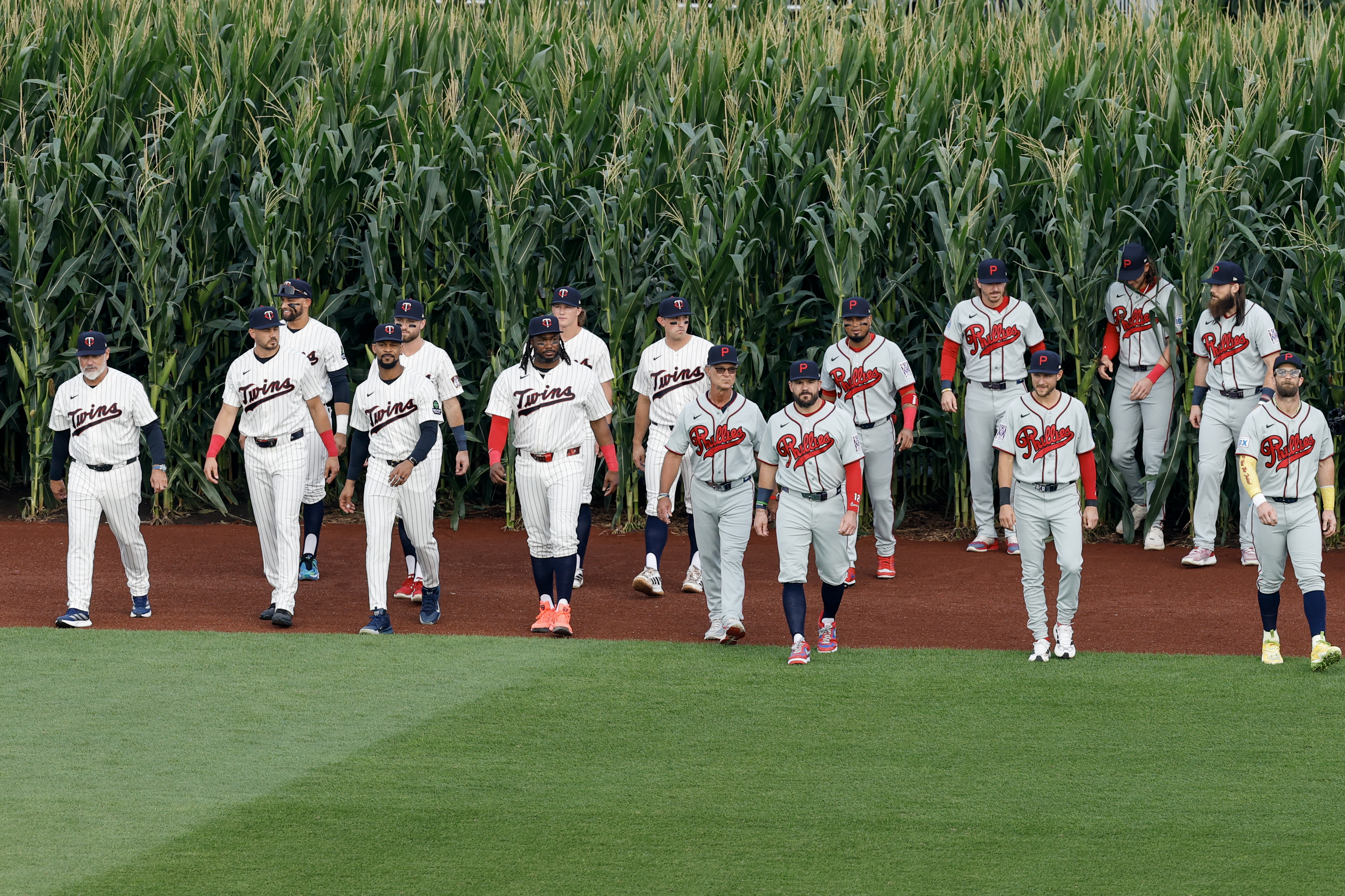 The Phillies break out of their rut enjoying the sights of Field of Dreams — and deliver a needed win