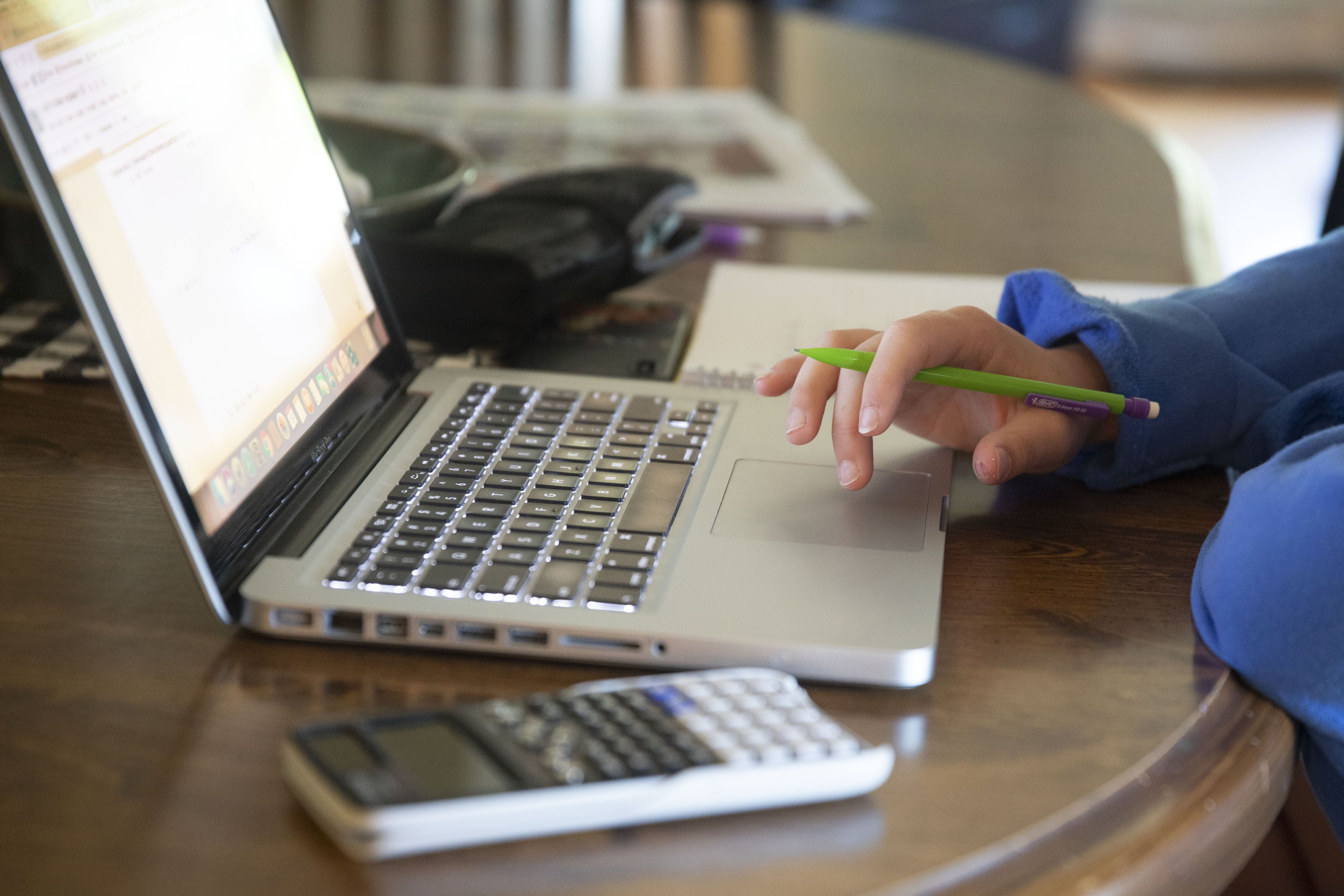 Schools around Philly are no longer giving laptops to kindergartners and scaling back on screen time. It’s a tech backlash.