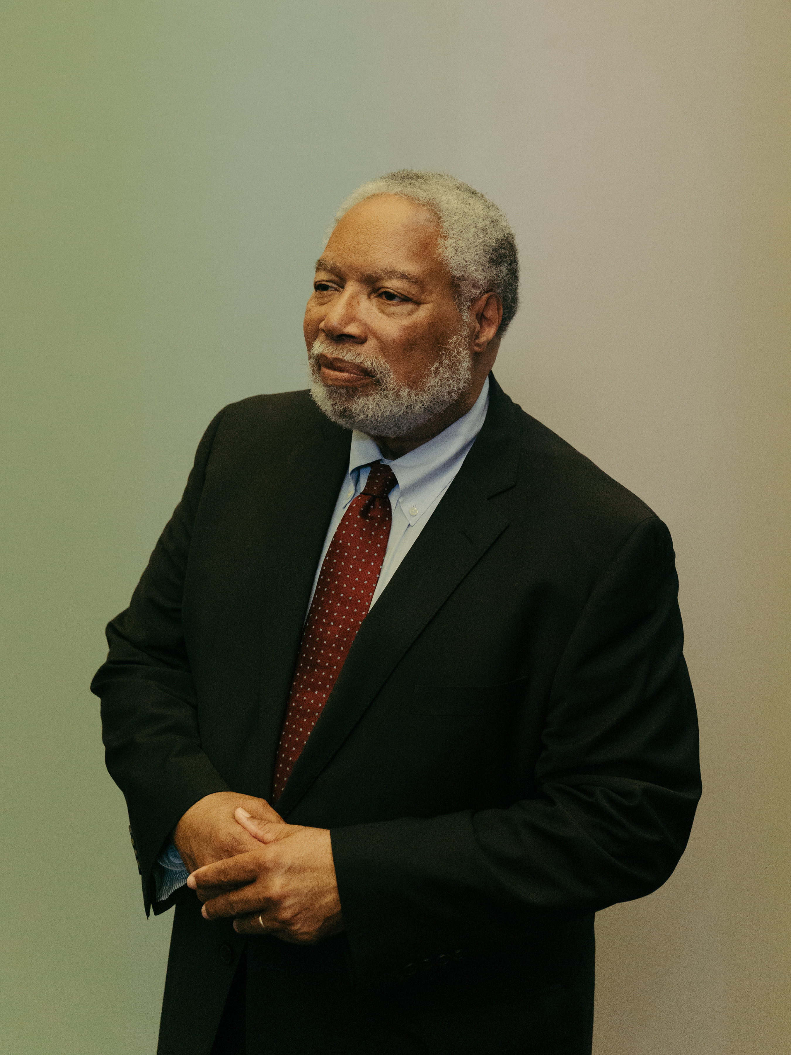 Smithsonian’s secretary to resign as Trump tries to rule the institution