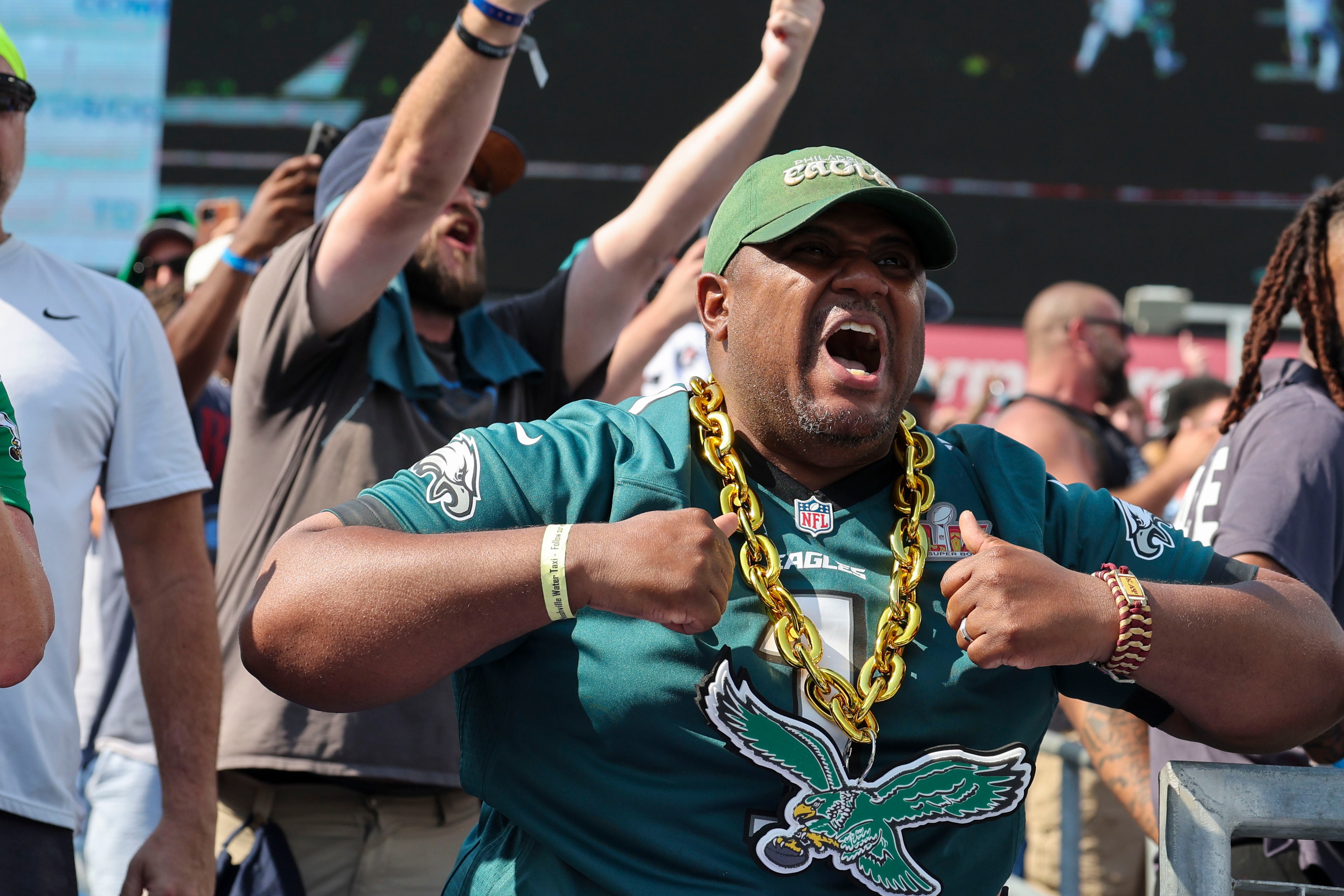 The Big Picture: Phillies close in on the playoffs, Eagles keep winning, and more of the week’s best sports photos