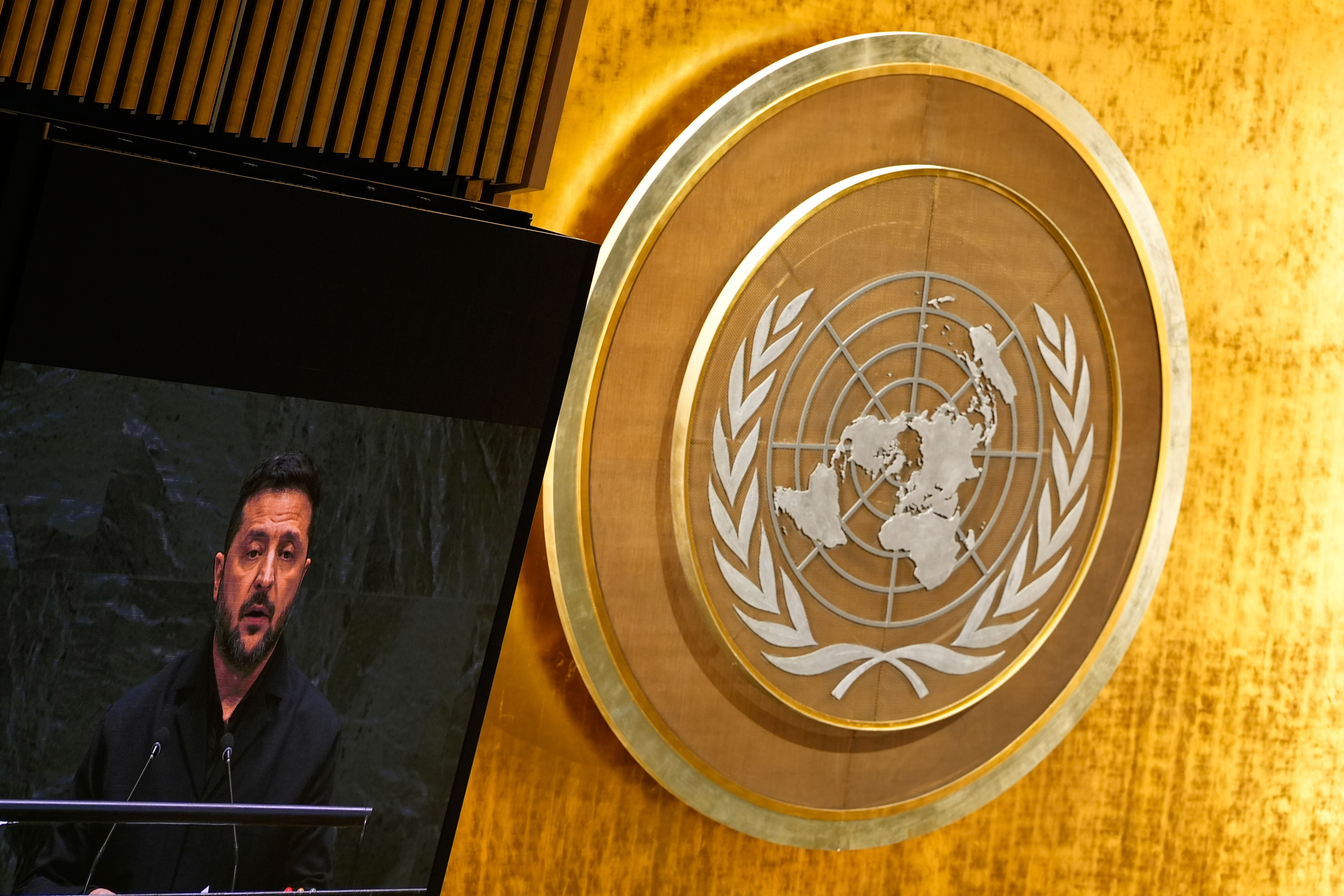 Zelensky, at UN, urges leaders to keep choking Russia’s revenues and impede its war efforts