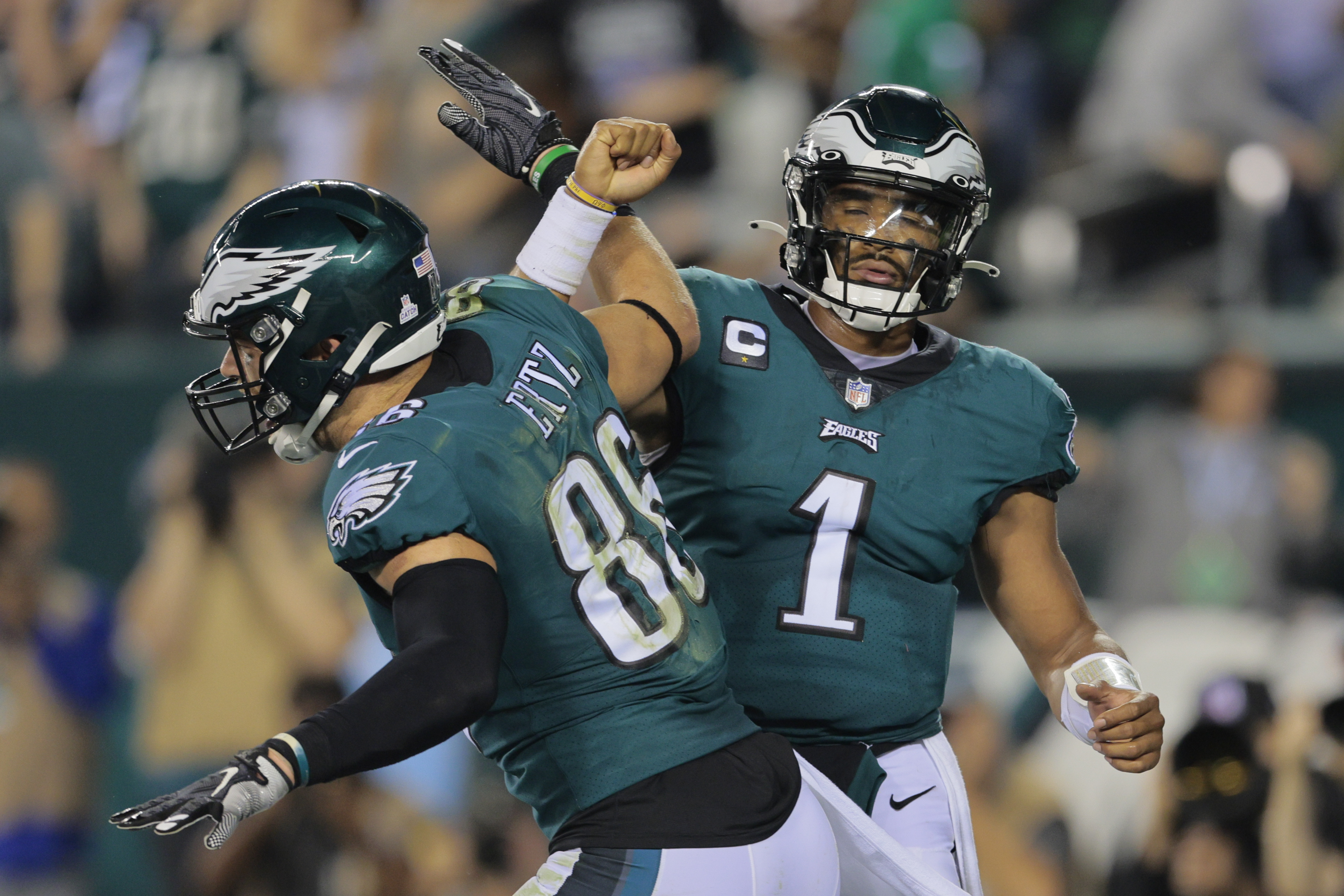 With tight ends hurt and blockers struggling, the Eagles need Zach Ertz to be more than a good story