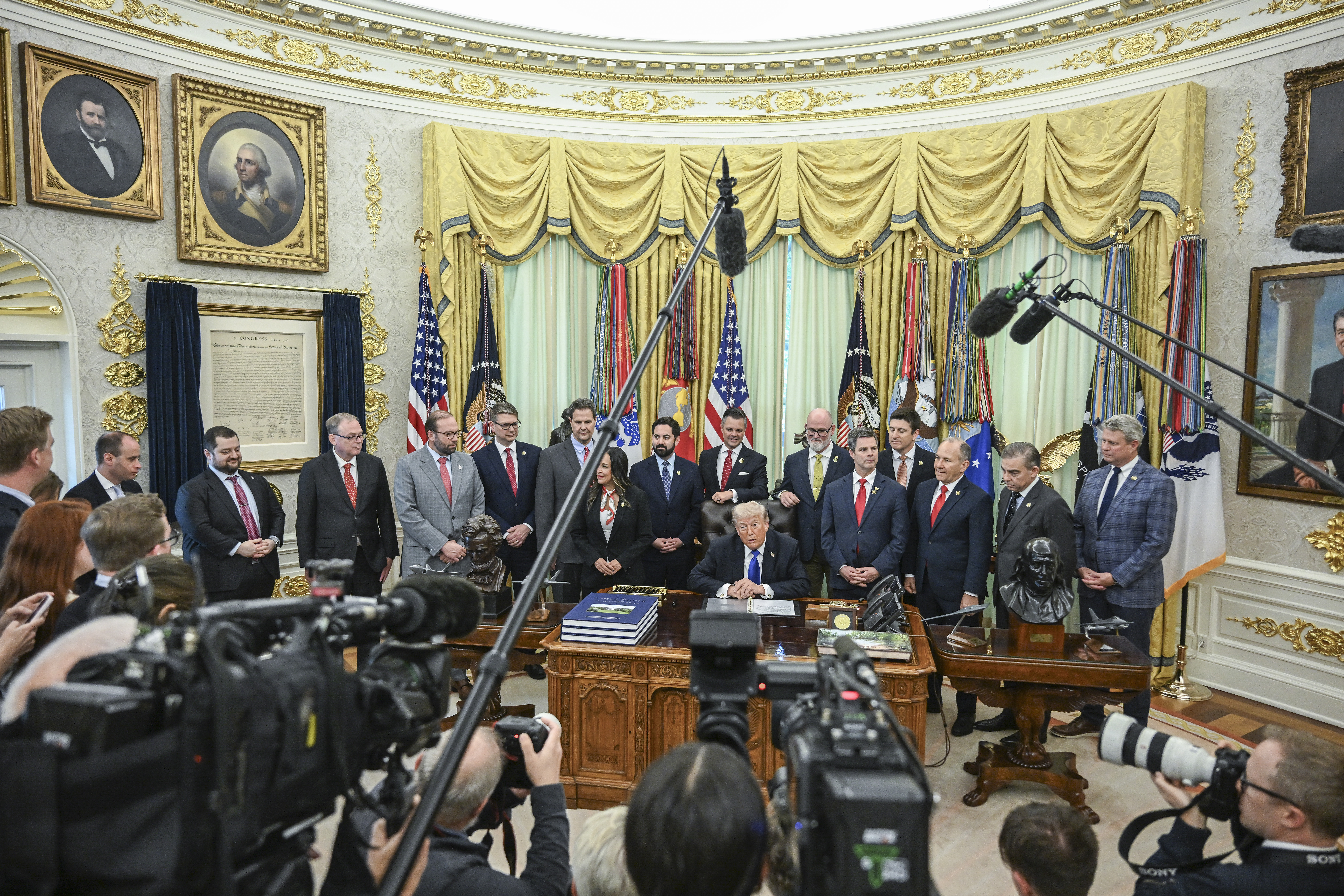 Networks to resume Trump coverage, even as White House excludes CNN