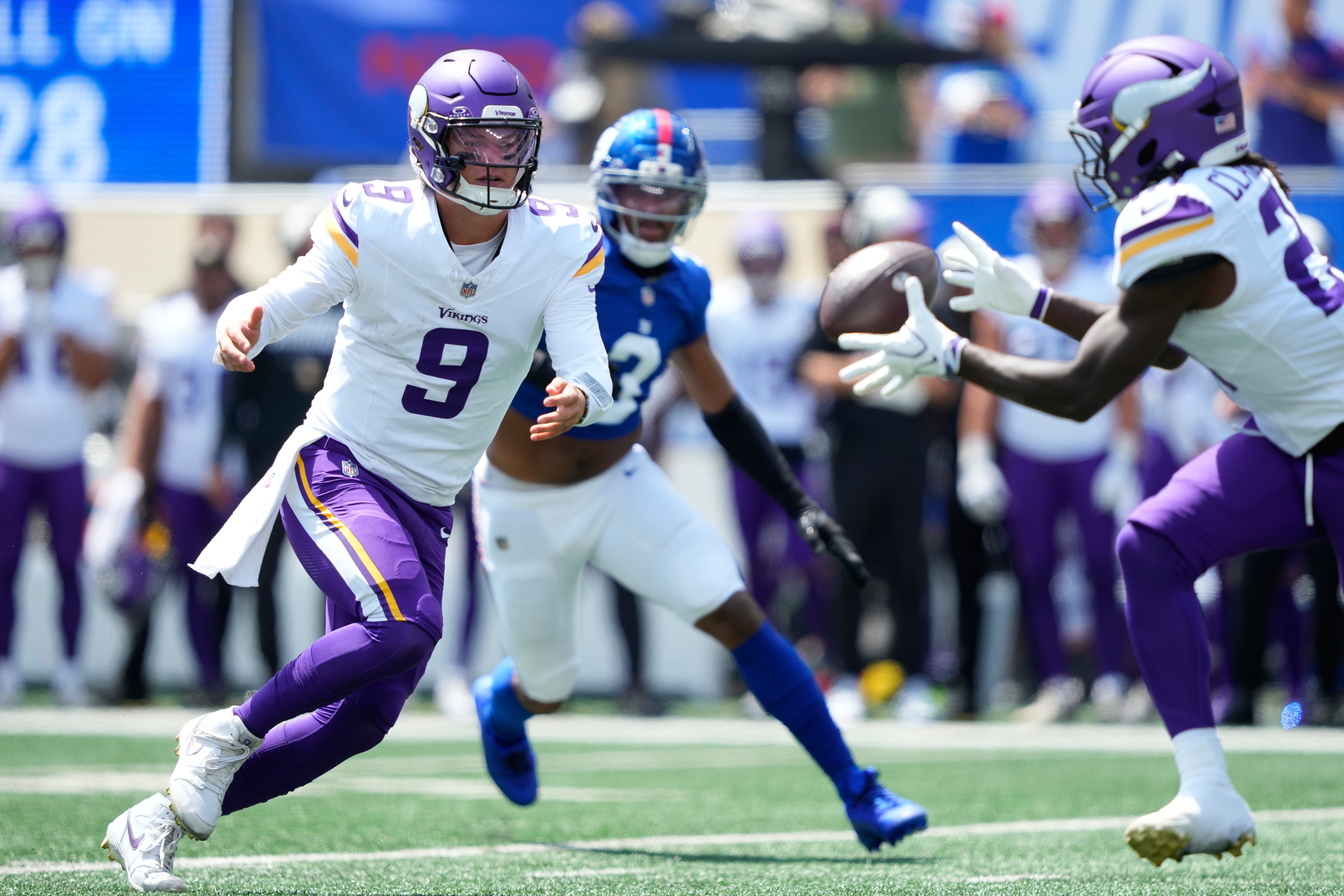 Giants acquire quarterback J.J. McCarthy from the Vikings for a 2027 fifth-round pick