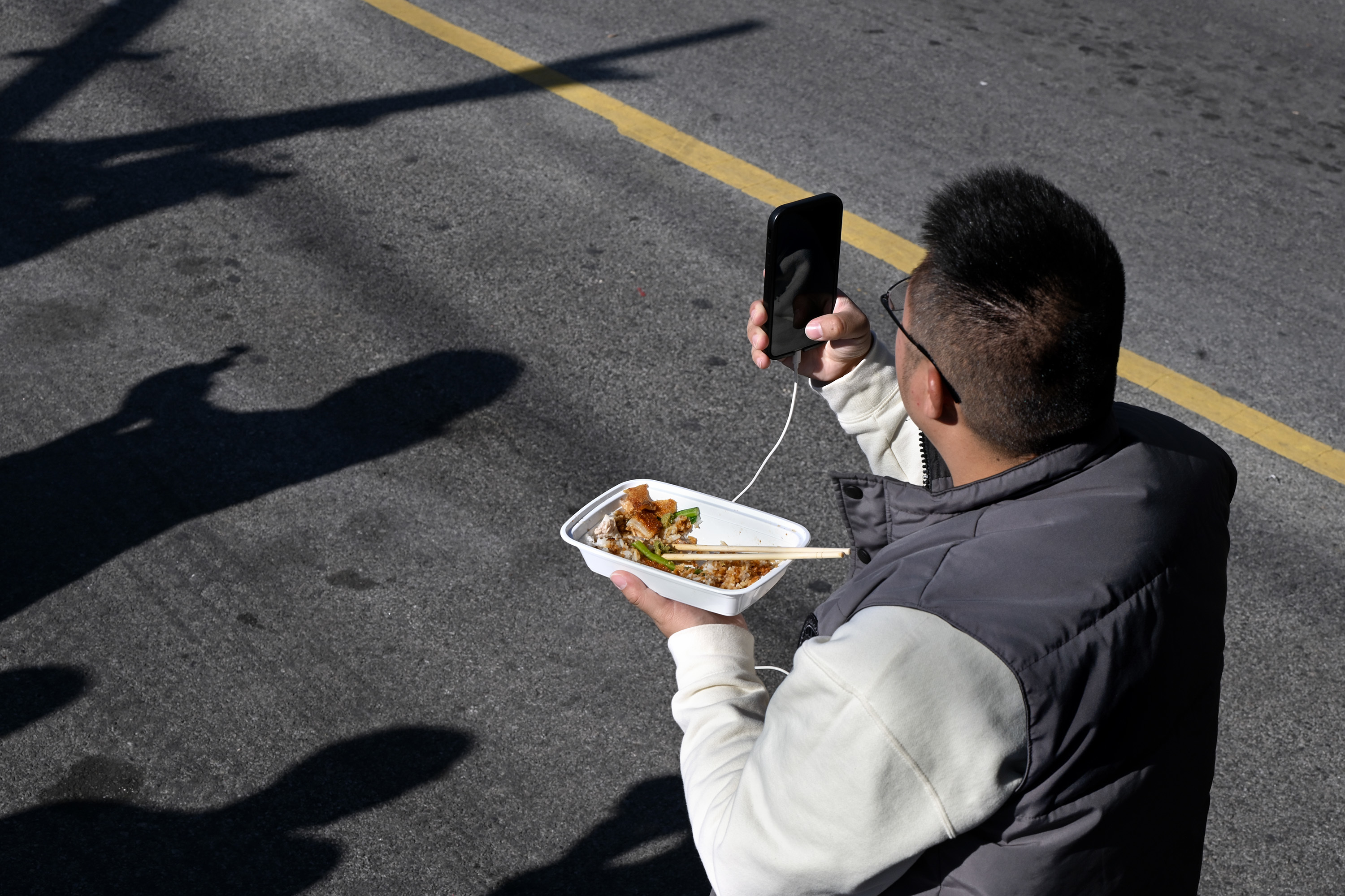 ‘Toxic multitasking’ is breaking your brain. Here’s how to take control.