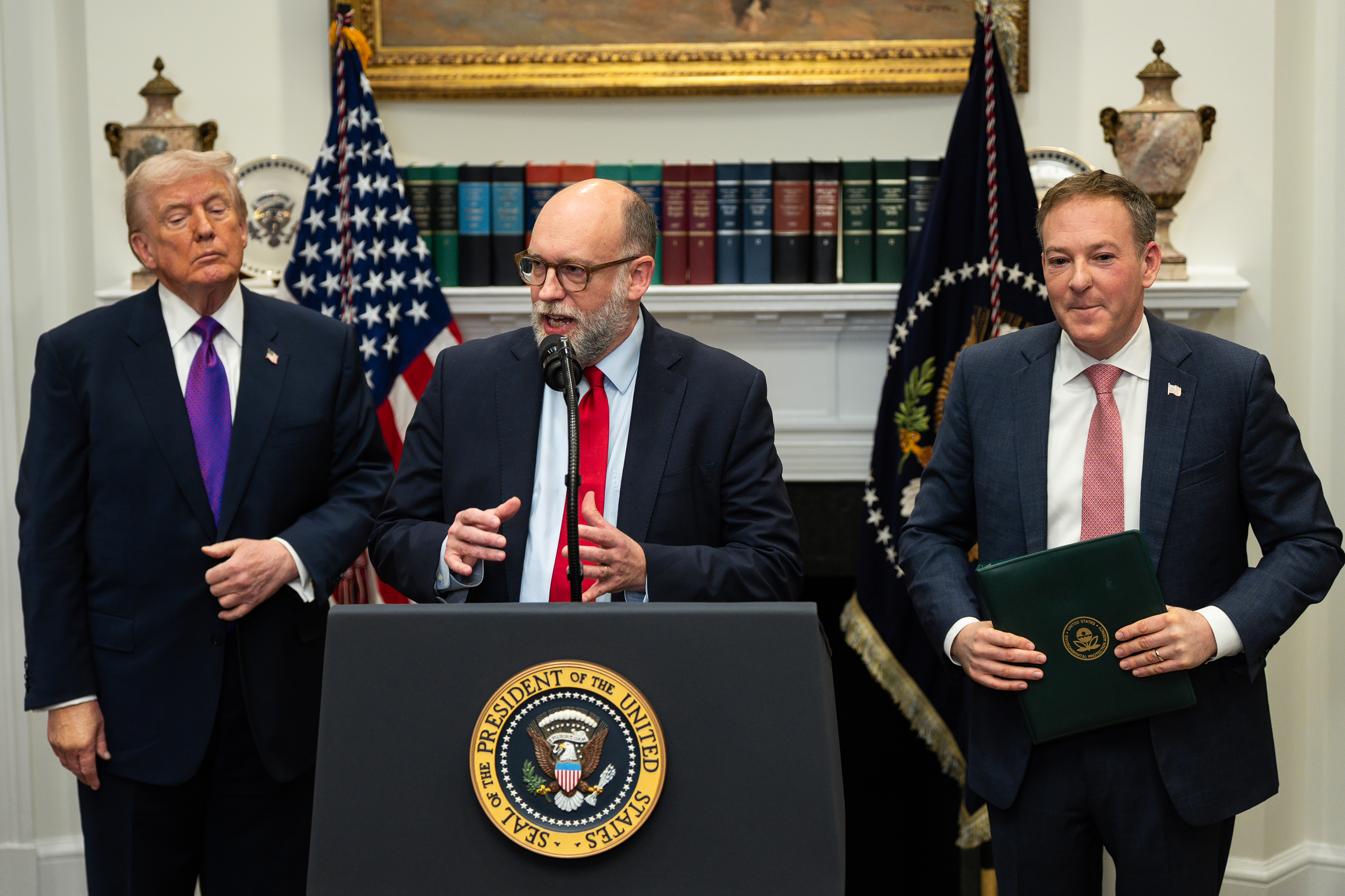 White House moves to take control of NIH scientific grants