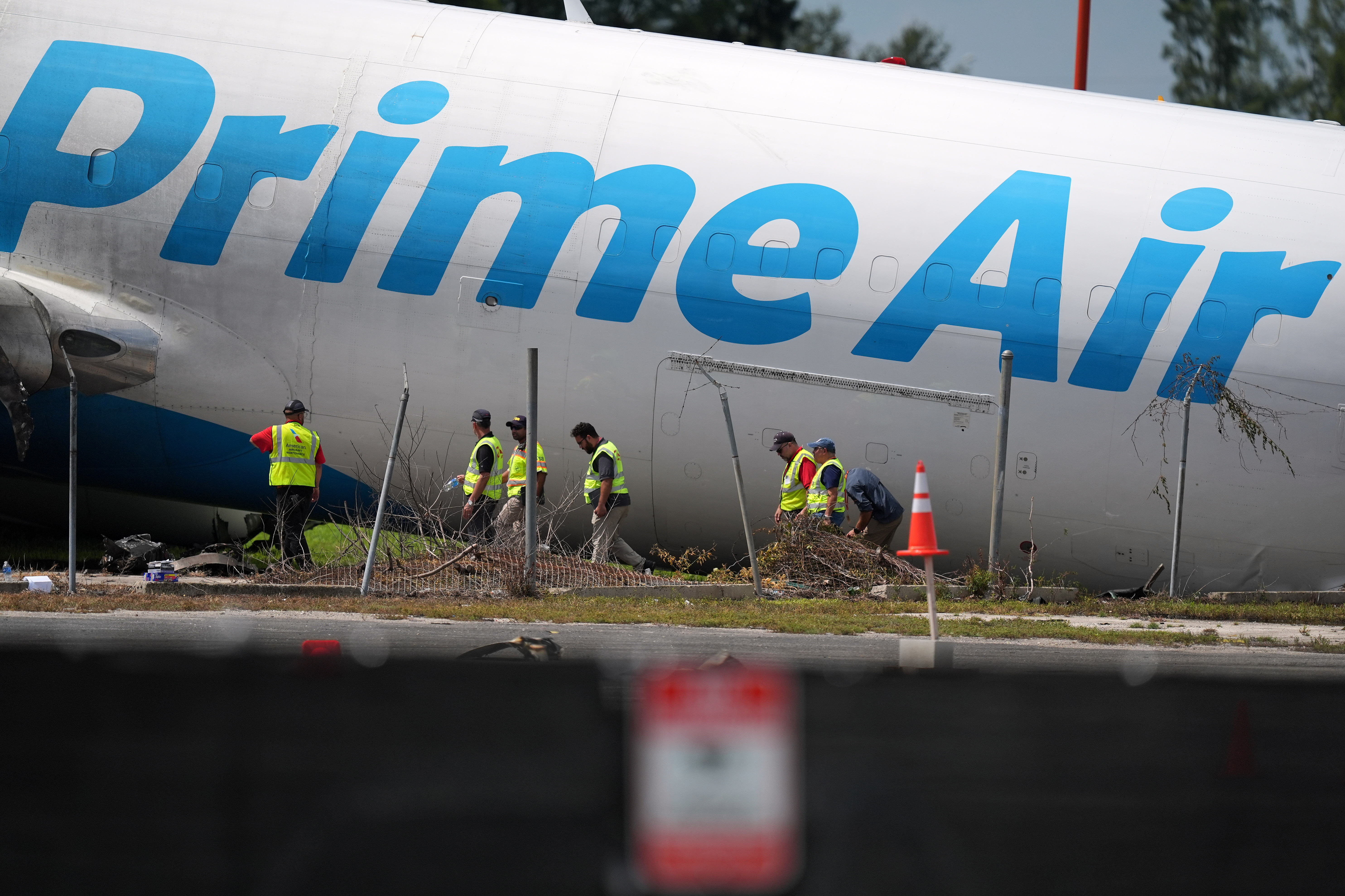 Amazon cargo jet pilots appeared to try aborting landing, NTSB investigation indicates