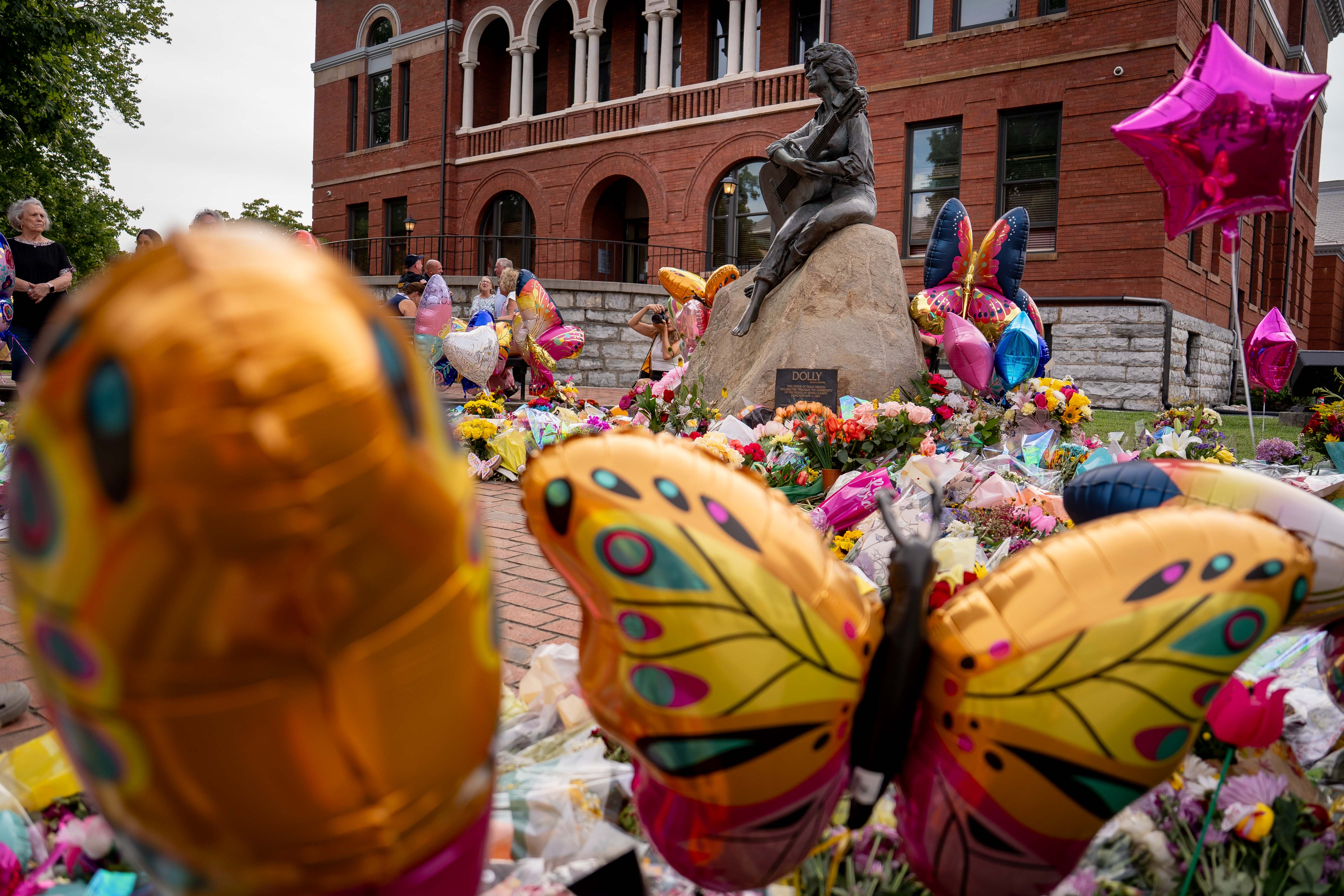 Dolly Parton’s many contradictions hold lessons for Americans of all stripes