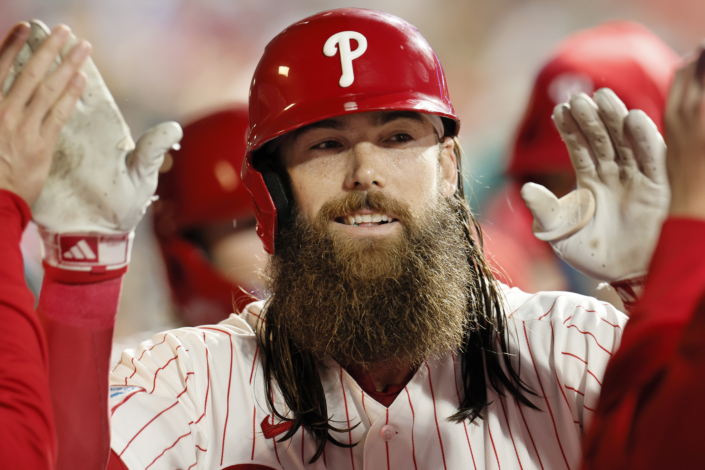 Five outs from Alex McFarlane, three eighth-inning runs move Phillies closer to a playoff berth