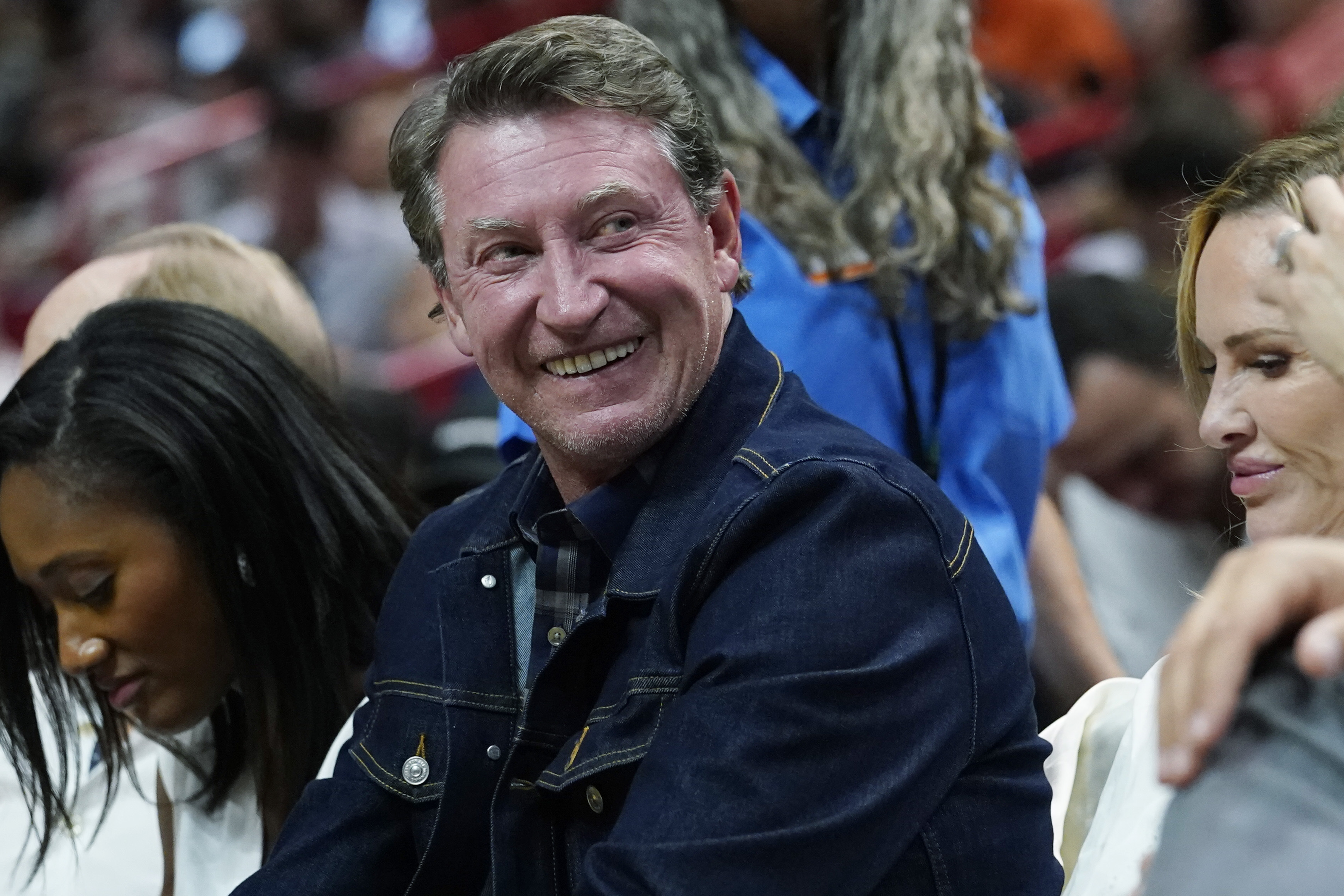 Wayne Gretzky coming to Stateside Live! with his TNT colleagues; Ross Tucker shines amid Tony Romo drama