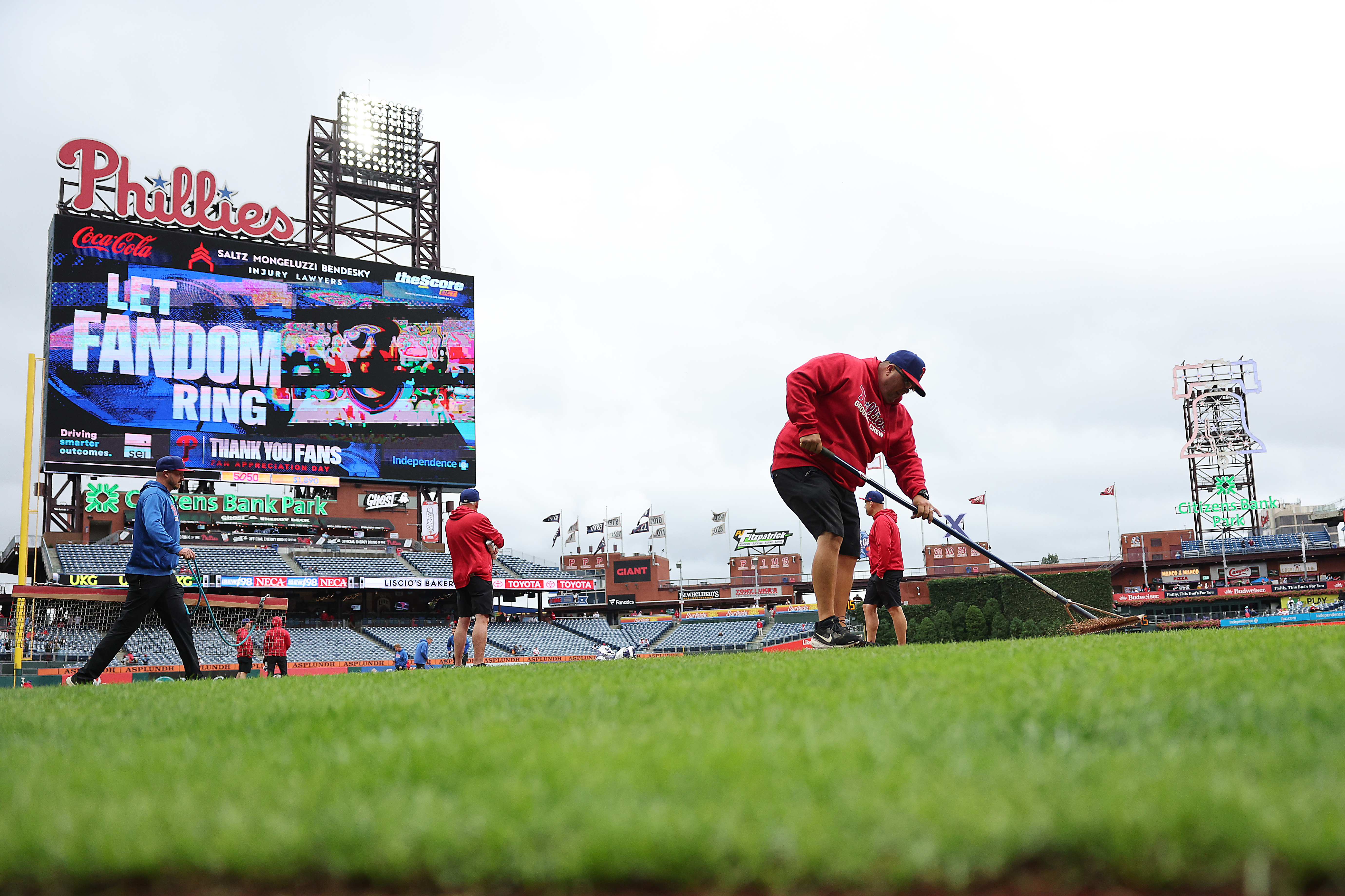 For the Phillies, suddenly it’s summer as they play the Braves in Atlanta