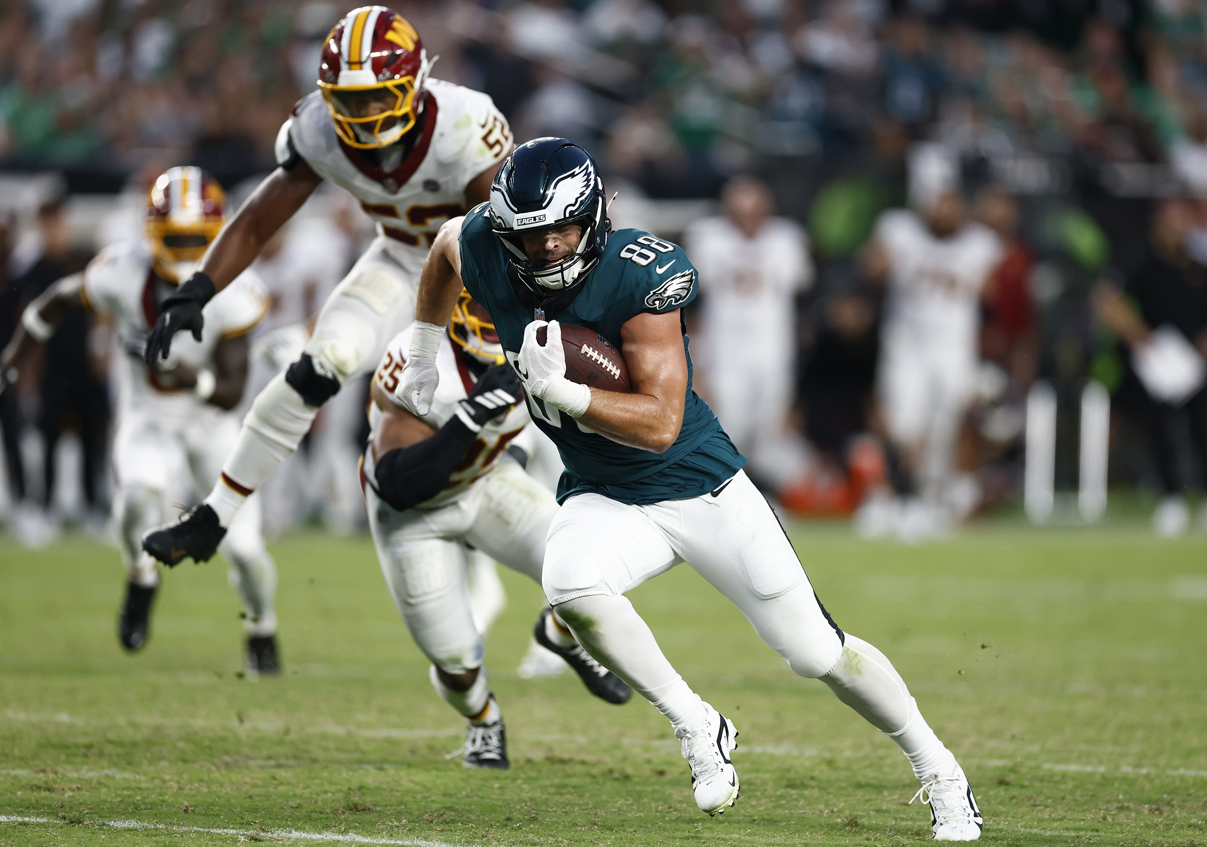 Source: Eagles tight end Dallas Goedert will miss time with a knee injury