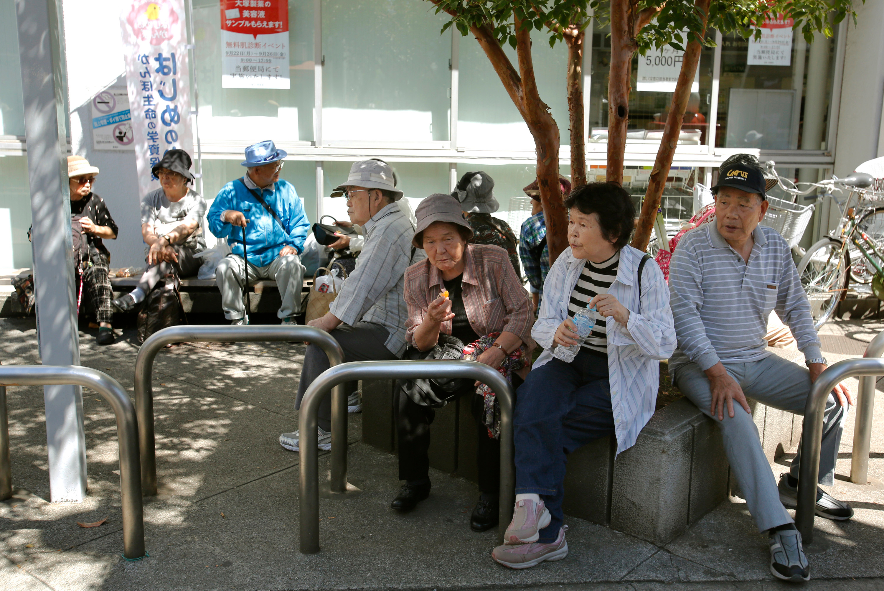Centenarians living in Japan exceed 100,000 for the first time