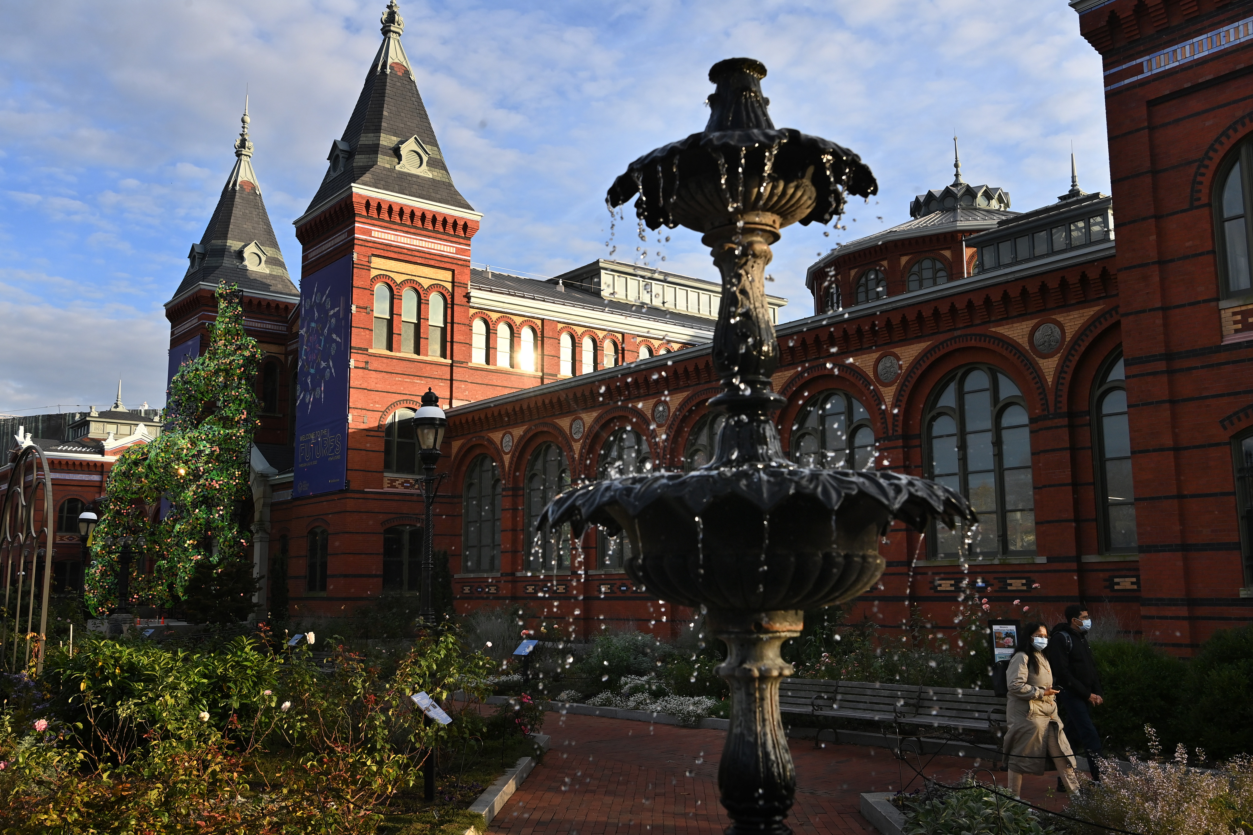 Smithsonian changes course, will put Latino museum in existing building
