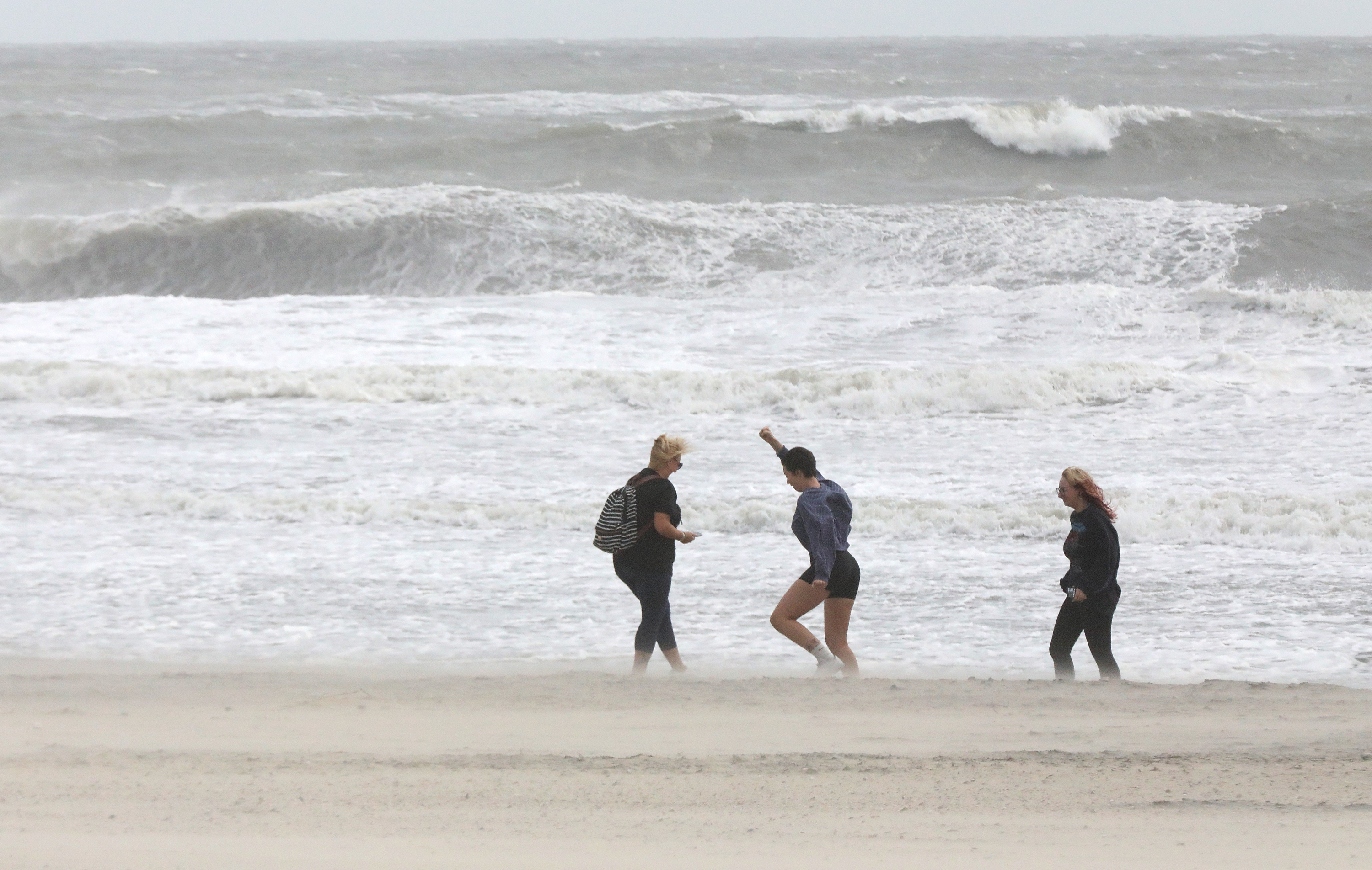 Early-season nor’easter prompts flood warnings for the Shore, and advisories for Philly into the weekend