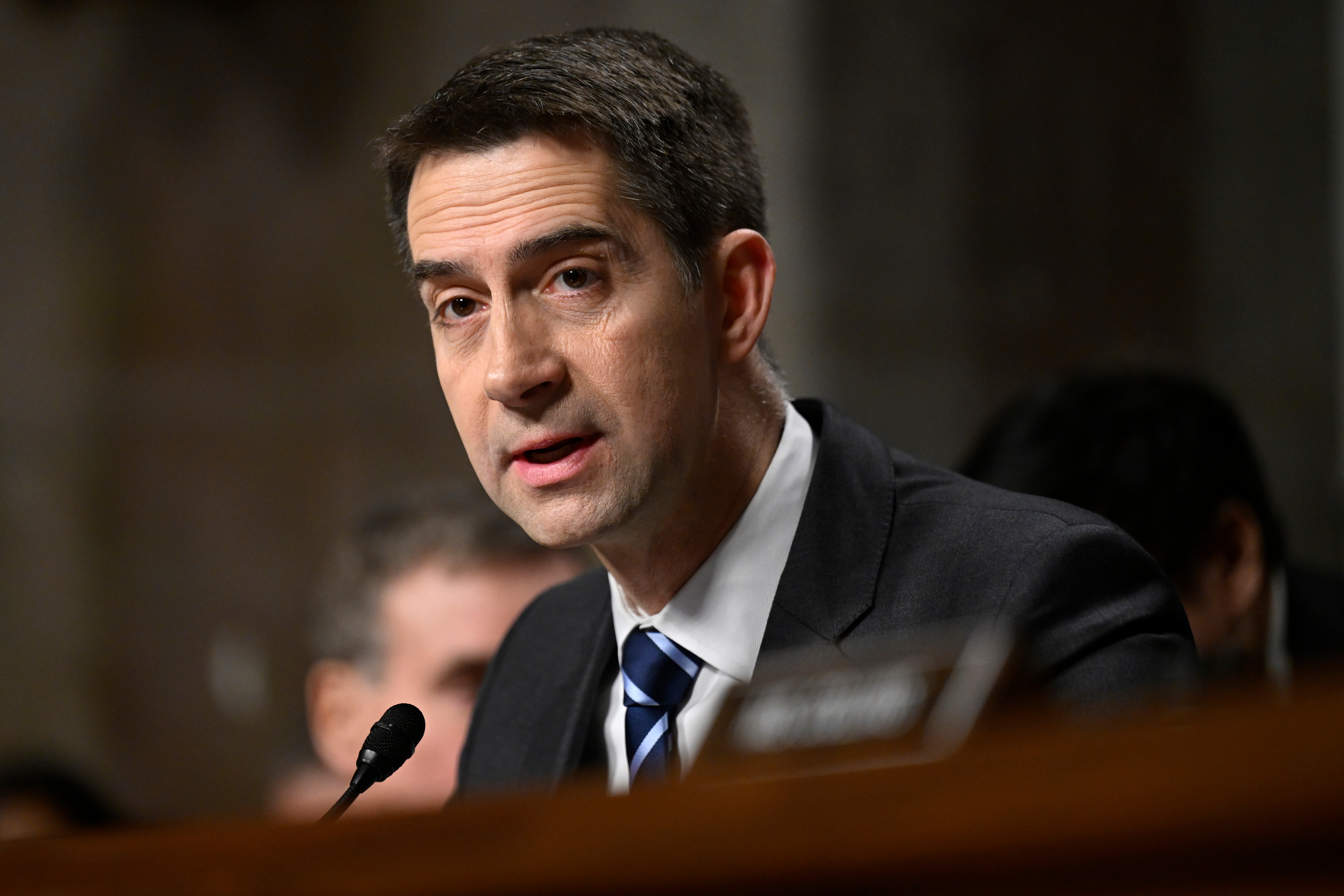Bipartisan bill seeks to ban cellphones in schools nationwide