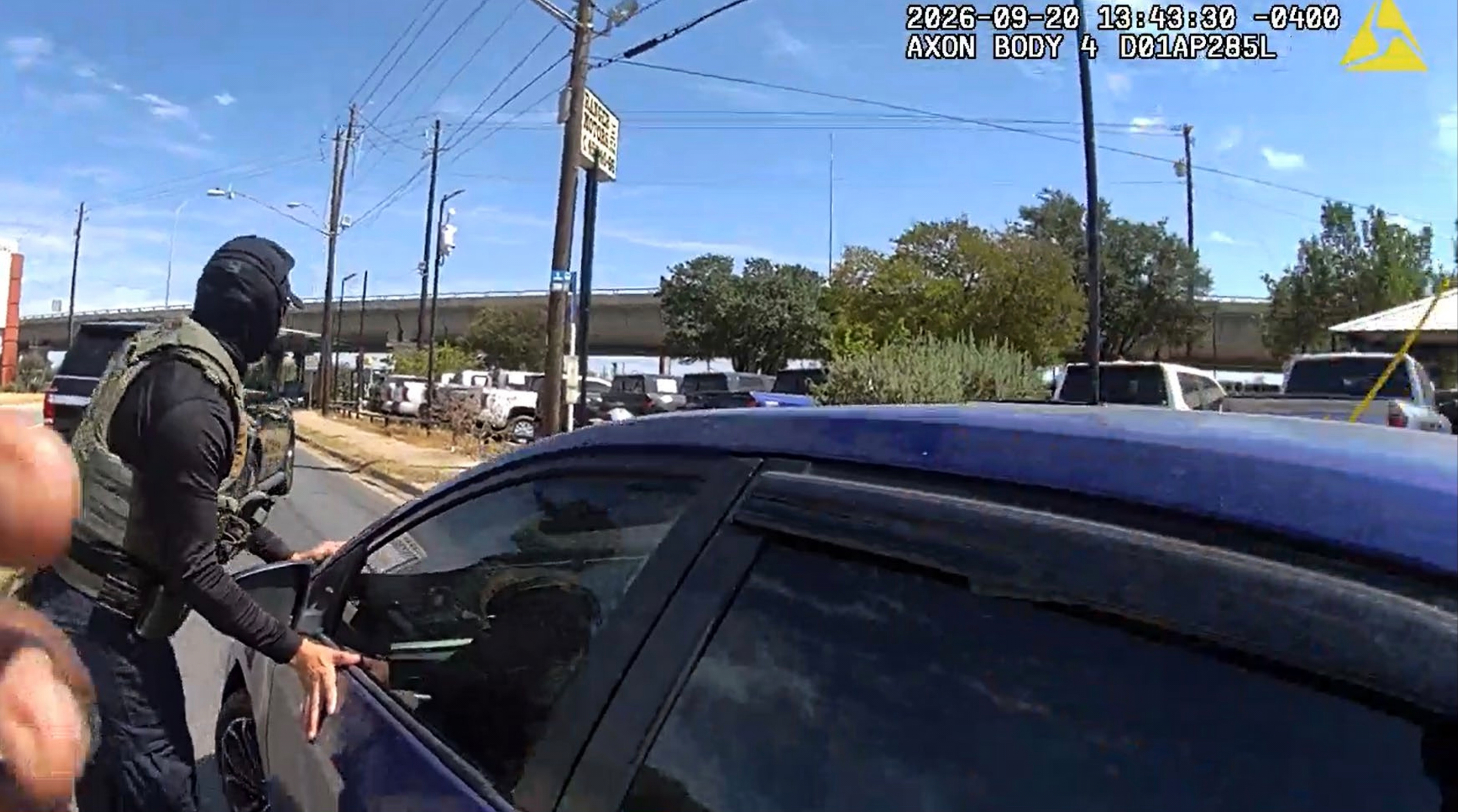 New ICE guidance bans high-speed car chases and sets tighter rules for traffic stops, a memo shows