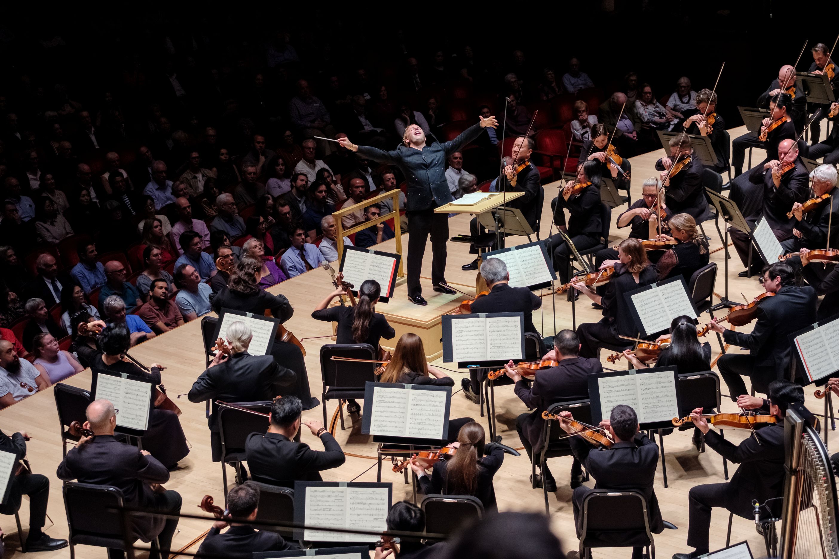 Both NY Philharmonic and the Philadelphia Orchestra played Mahler’s ‘Symphony No. 5′ recently. Who did it better?