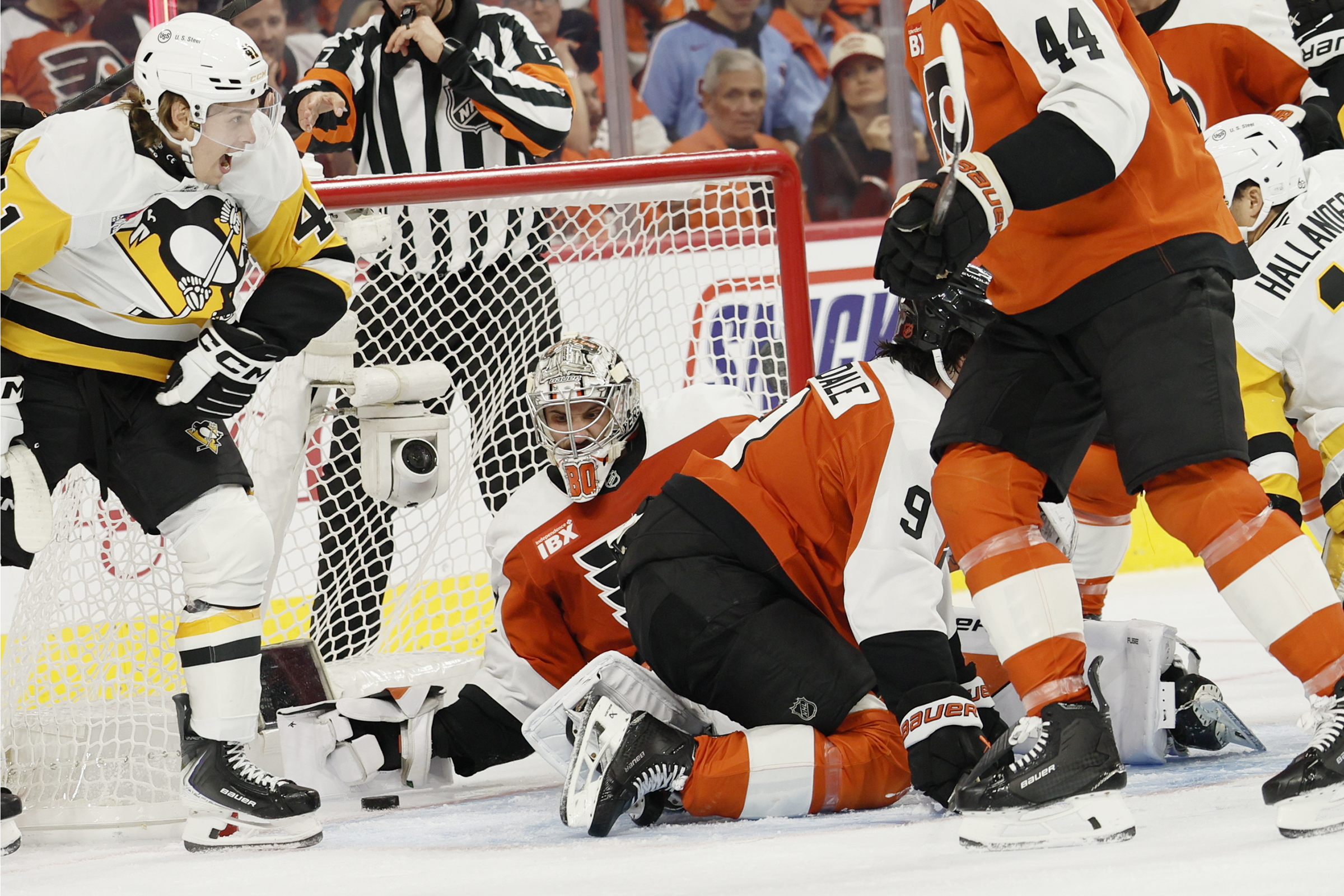 Flyers lay an egg in opener, get booed off the ice after 7-0 loss to the Penguins