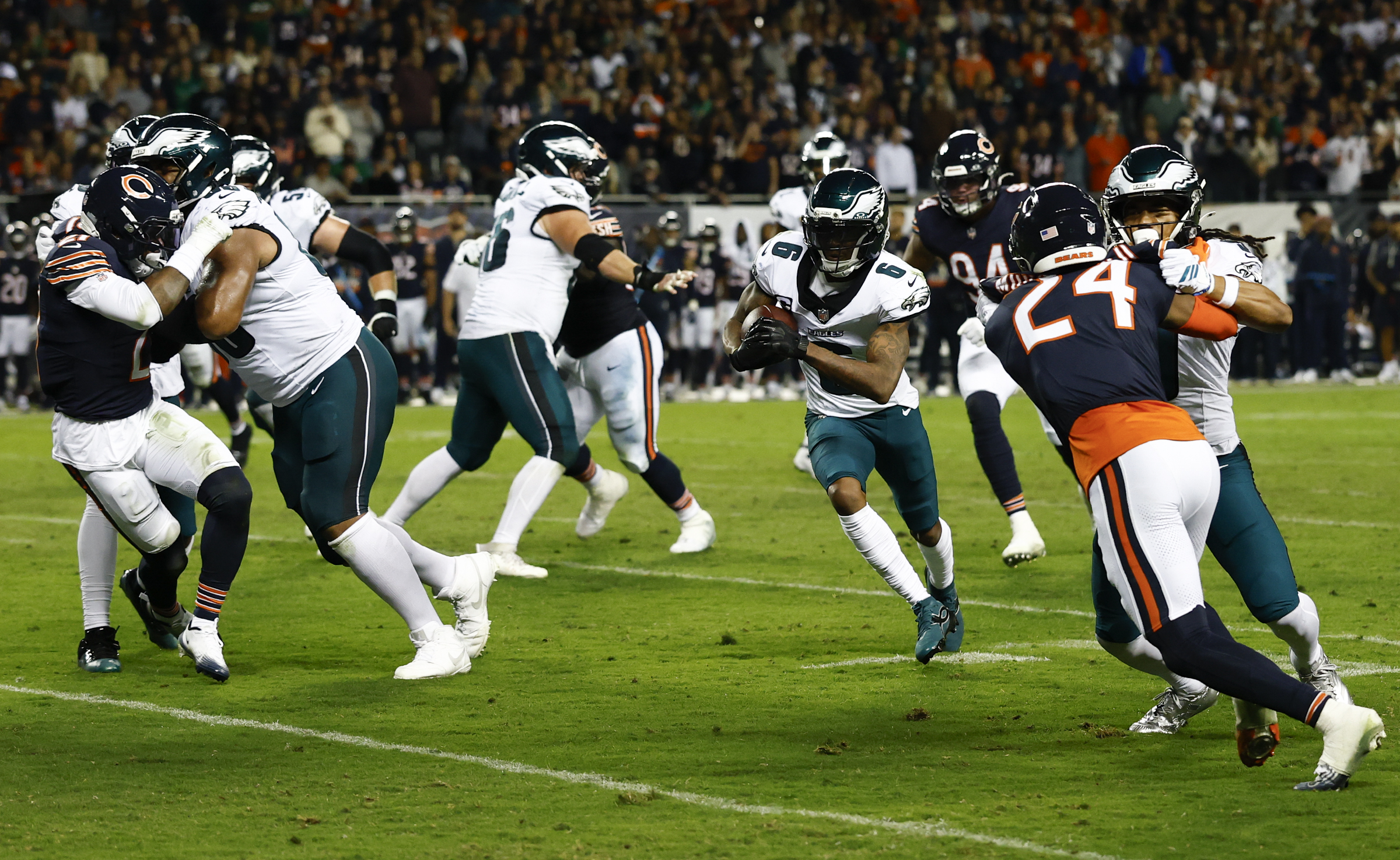 DeVonta Smith’s target share, intermediate issues, and other numbers to know ahead of Eagles-Rams