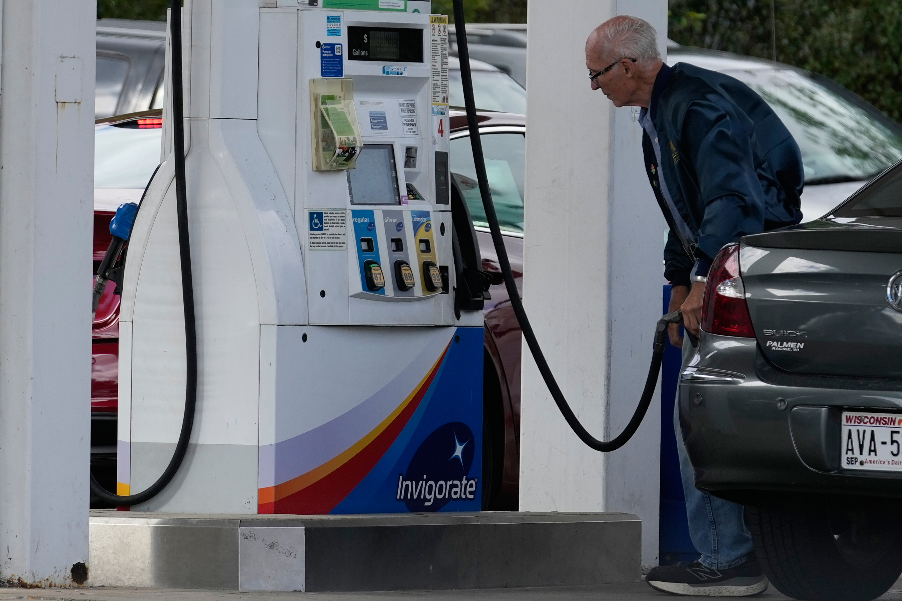 Most Americans blame Trump for high prices as midterms approach, a new AP-NORC poll finds